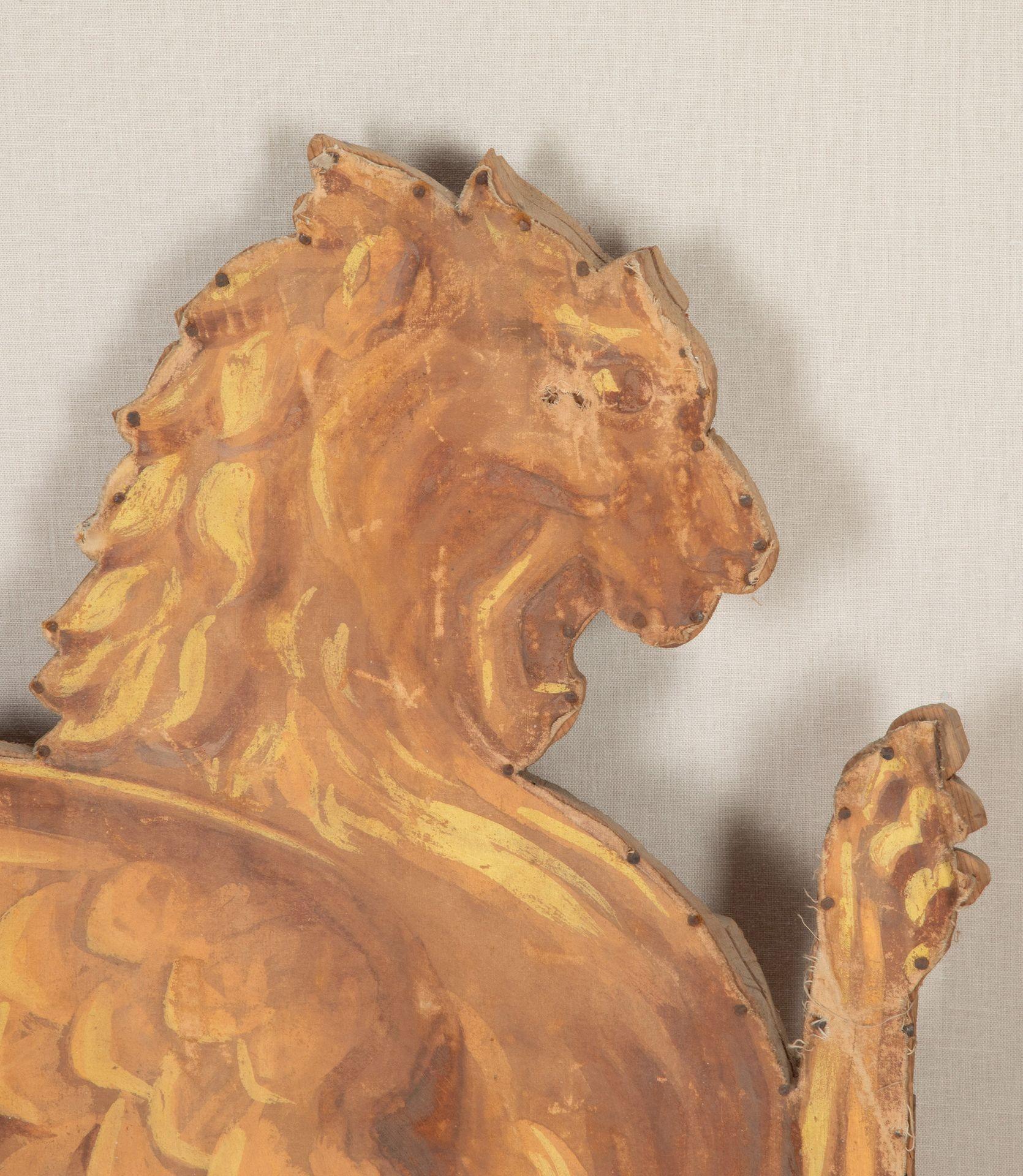 Paire d'accessoires muraux en toile de lion du 19e siècle Bon état - En vente à Gloucestershire, GB