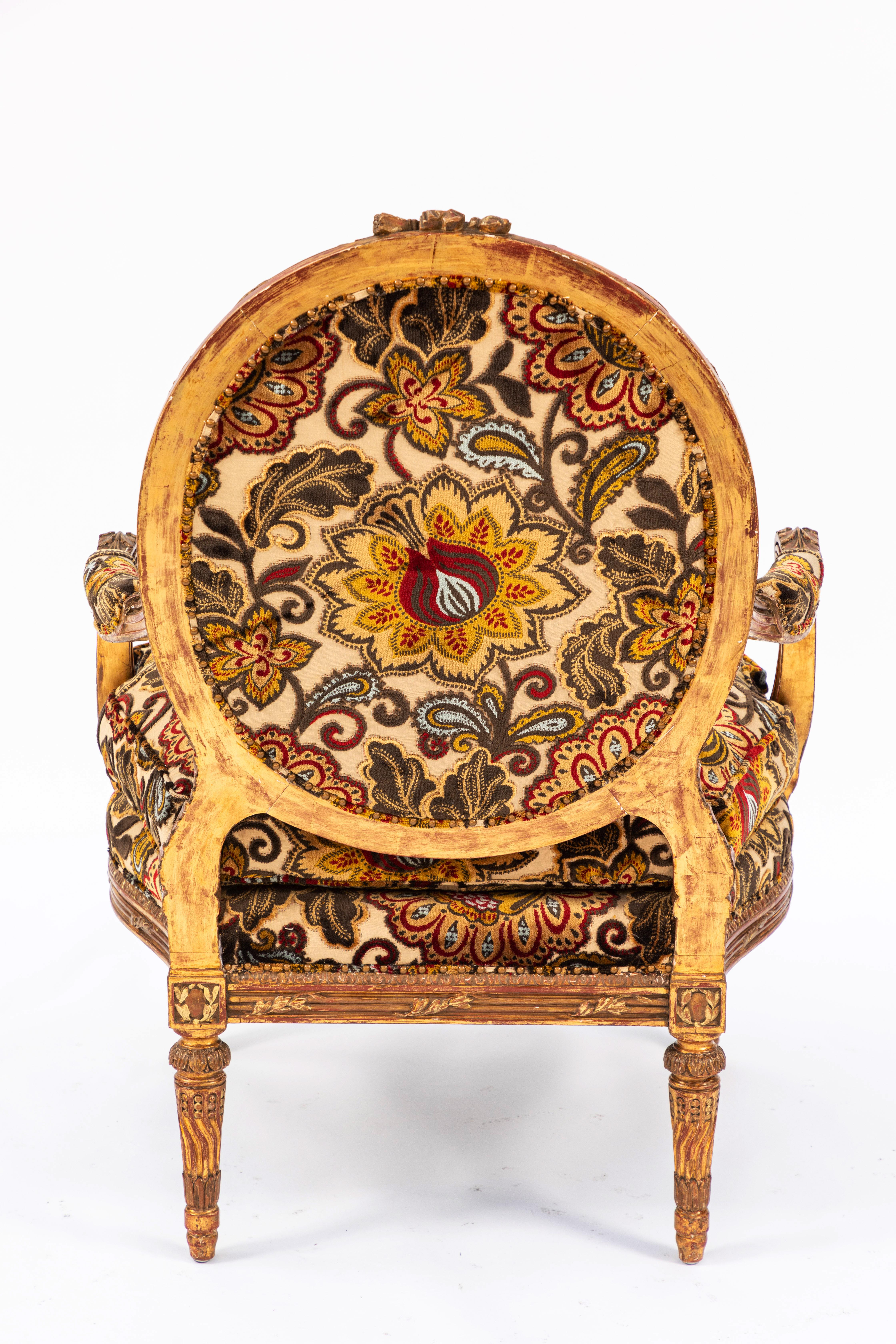 Velours Paire de fauteuils en bois doré sculpté français du 19ème siècle en vente