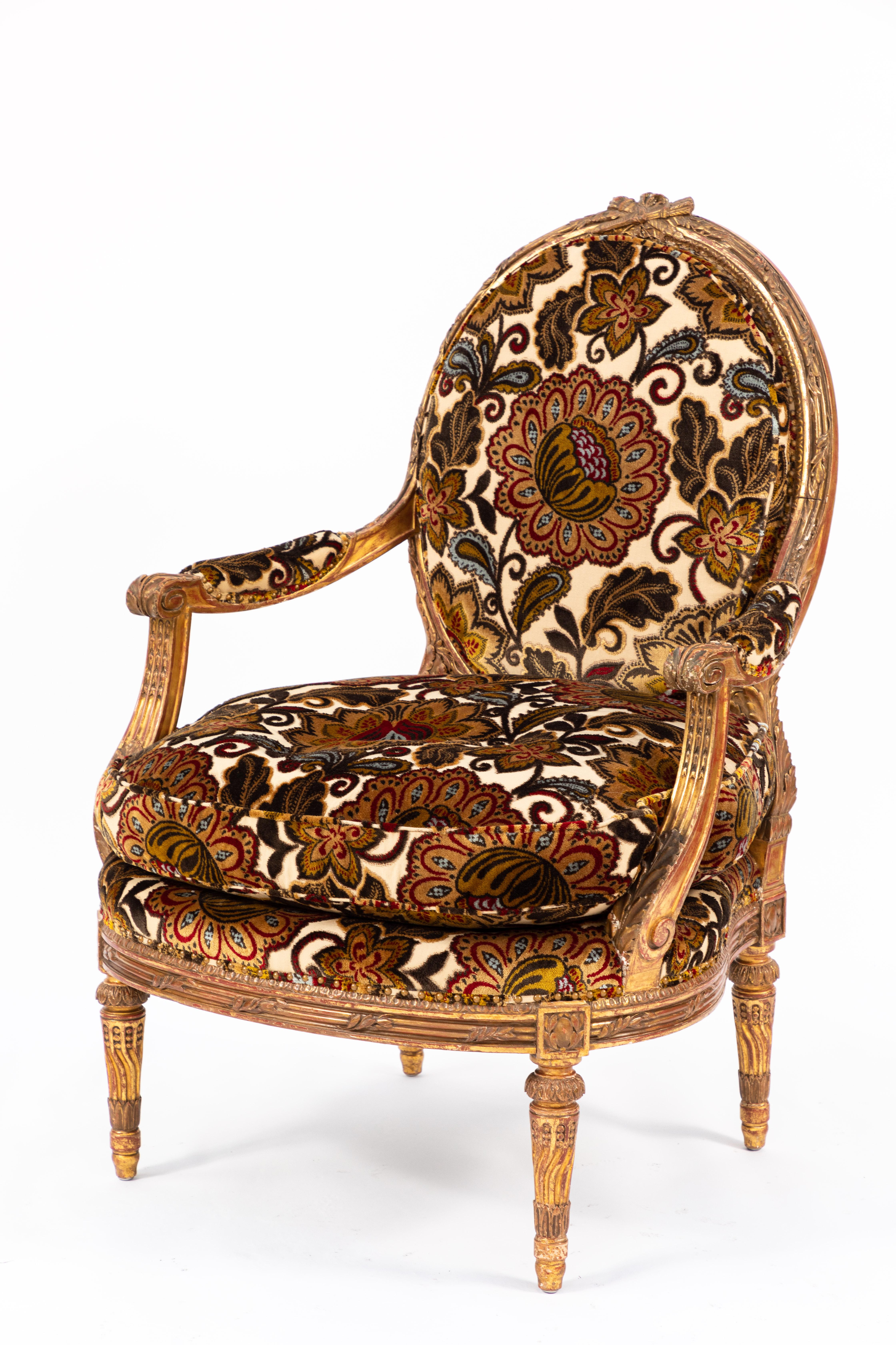 Paire de fauteuils en bois doré sculpté français du 19ème siècle en vente 1