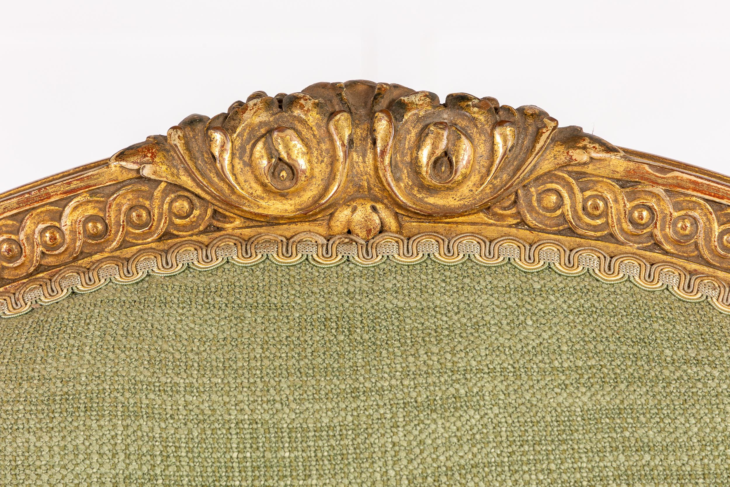 Legno dorato Coppia di sedie francesi in legno dorato intagliato del XIX secolo in vendita