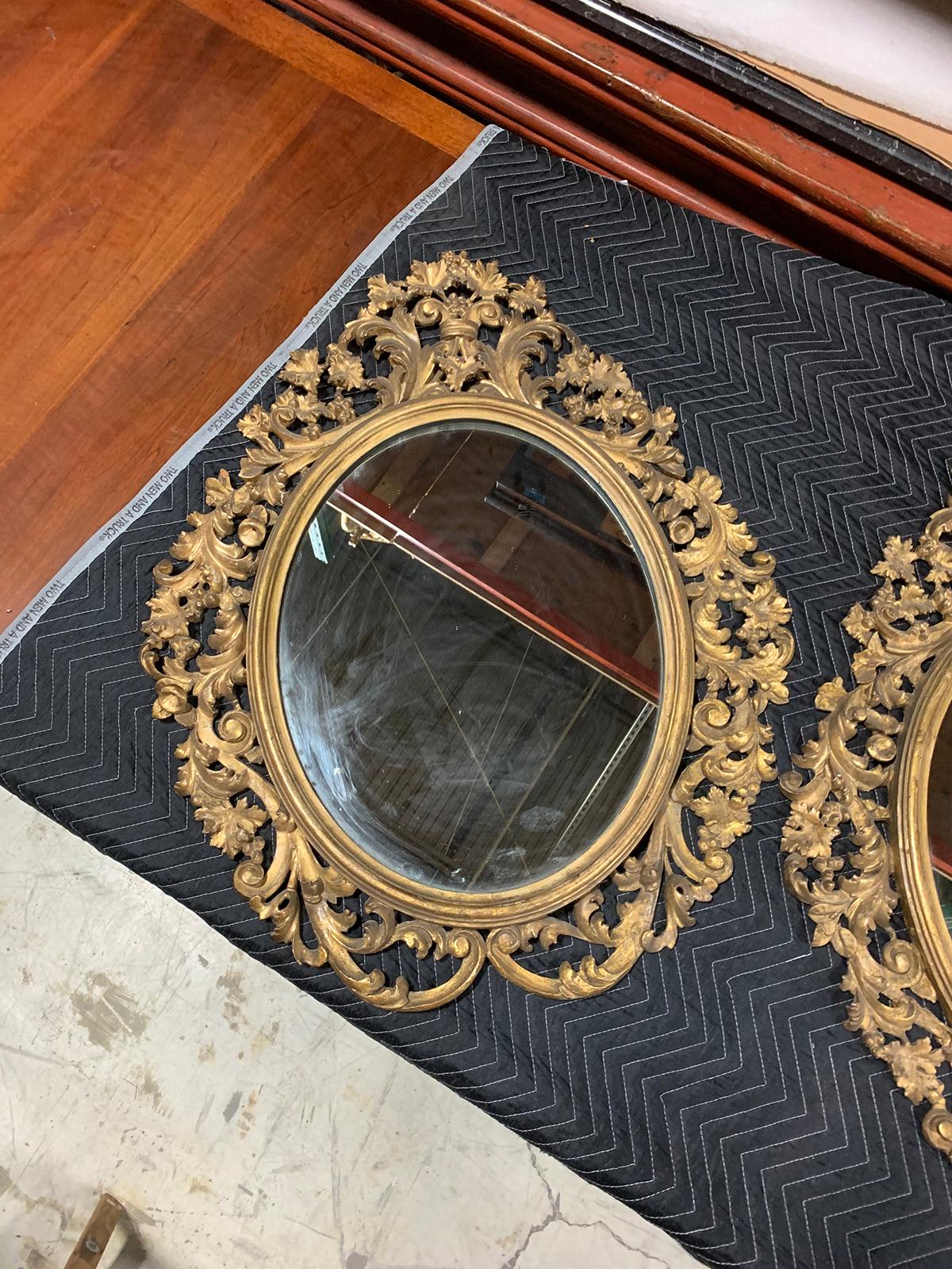 Hand-Carved Pair of 19th Century English Carved Giltwood Oval Mirrors For Sale