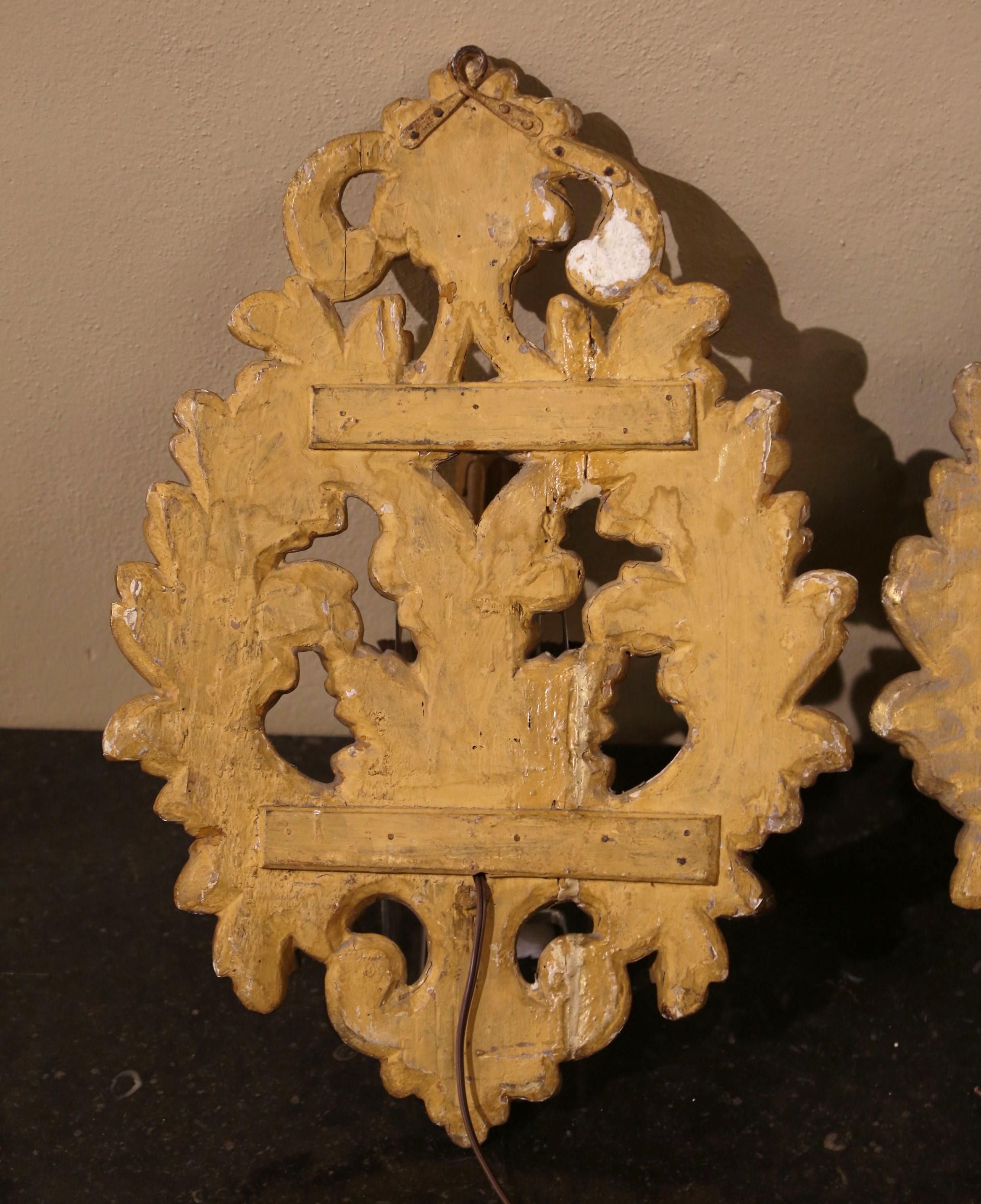 Pair of 19th Century French Carved Giltwood Wall Sconces with Leaf Motifs For Sale 6