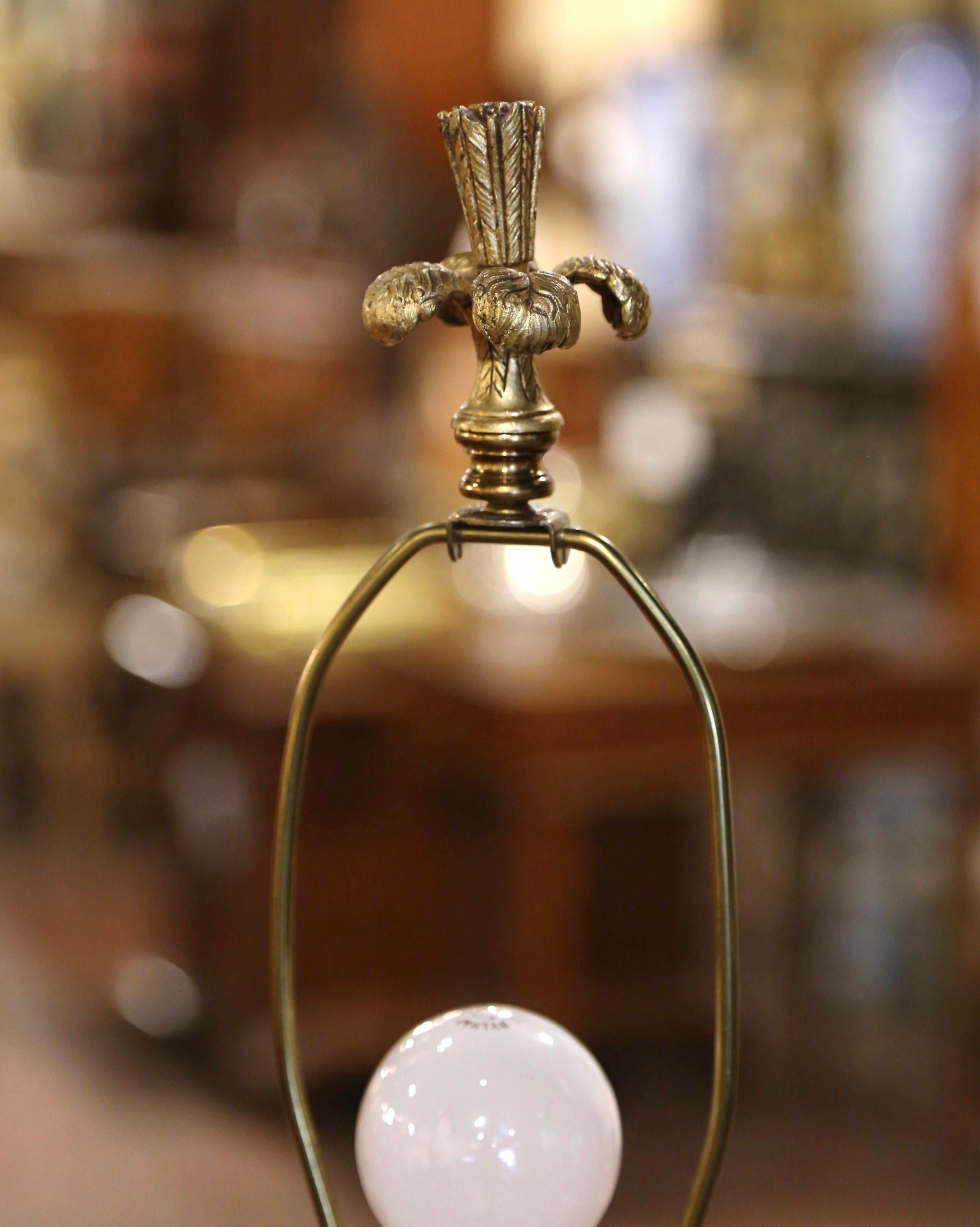 Coppia di lampade a cassetta in marmo intagliato e bronzo dorato francesi del XIX secolo in vendita 5