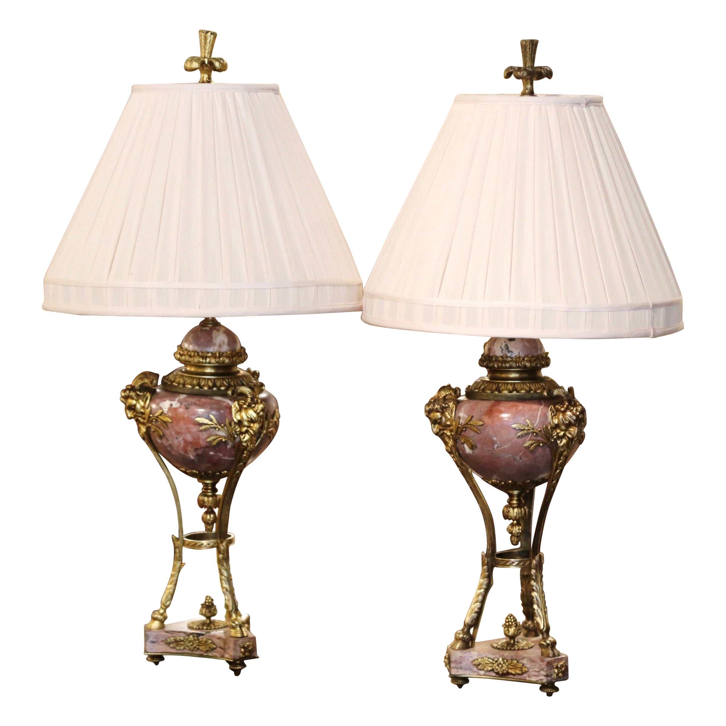 Paire de lampes Cassolette françaises du 19ème siècle en marbre sculpté et bronze doré