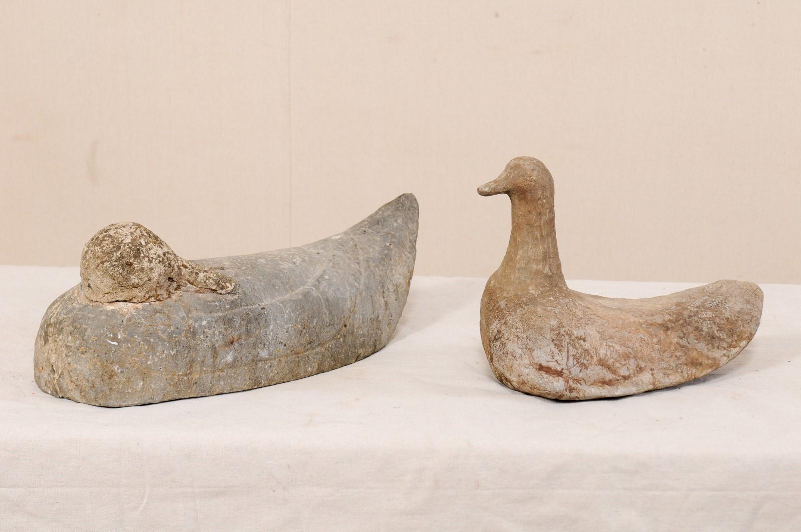 Paire de canards en pierre sculptée du 19ème siècle français en vente 1