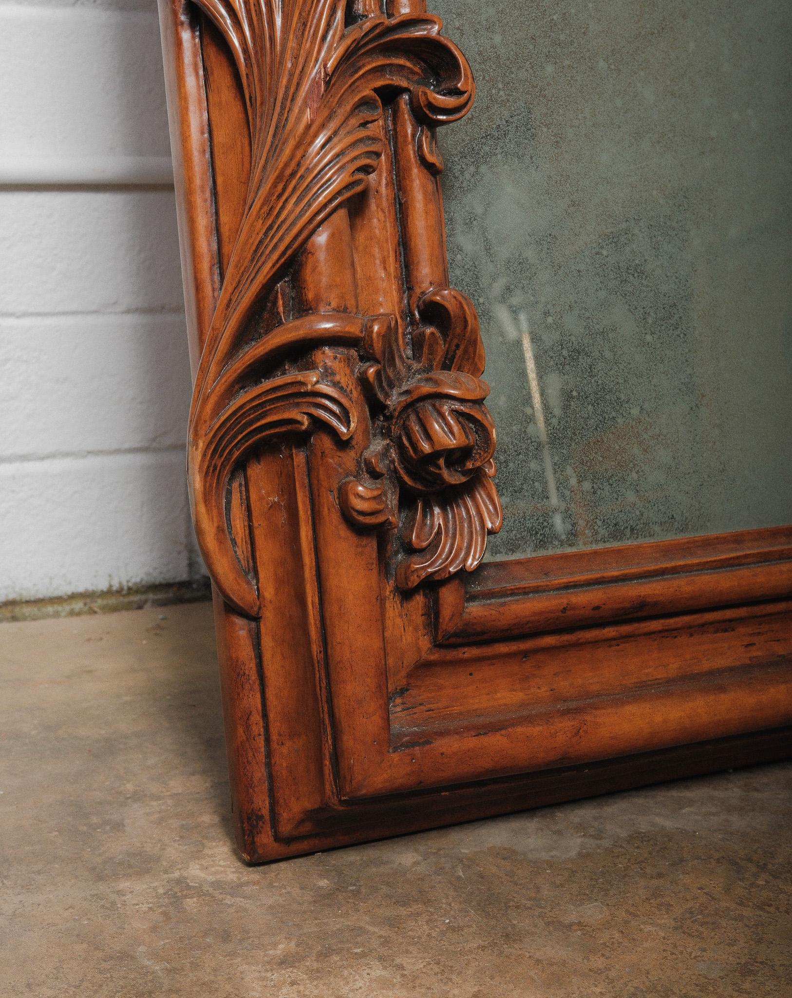 XIXe siècle Paire de miroirs de sol surdimensionnés en noyer sculpté du 19e siècle, de style néo-rococo français en vente