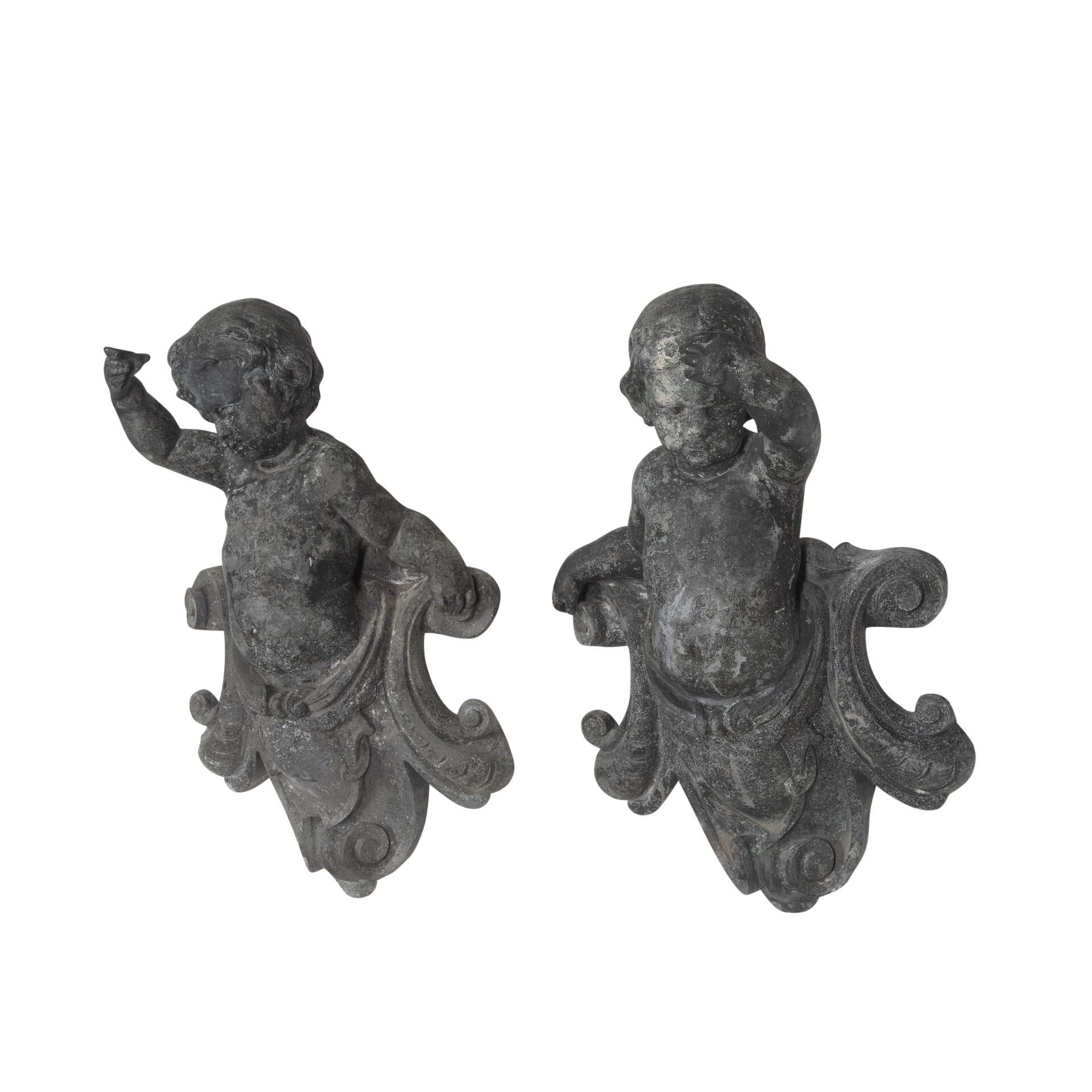 Pair of 19th Century French Cast Alloy Putti Figures In Good Condition For Sale In Tetbury, Gloucestershire
