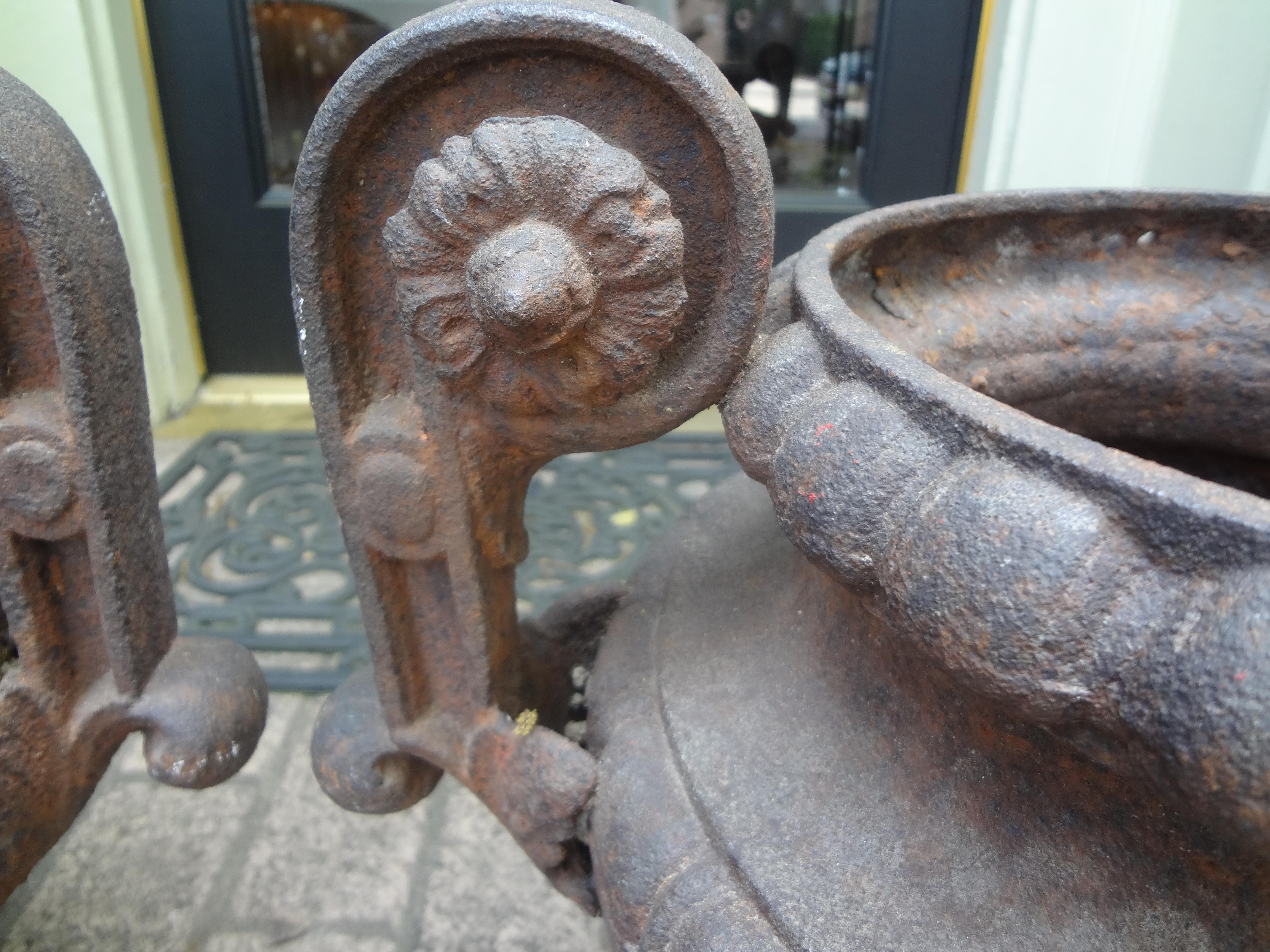 Pair of 19th Century French Cast Iron Garden Urns with Handles In Good Condition For Sale In Houston, TX