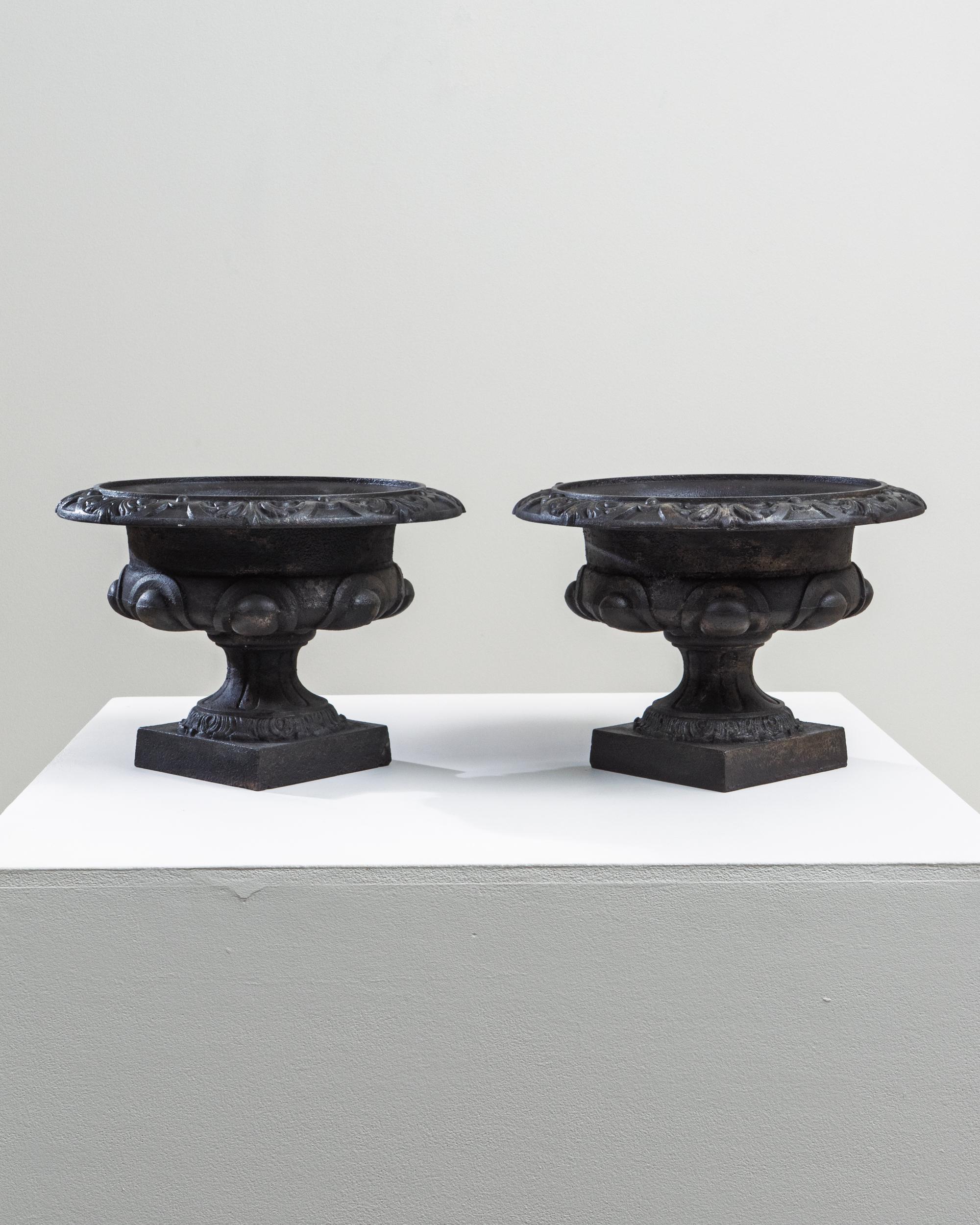 Pair of 19th Century French Cast Iron Planters Hierro en venta