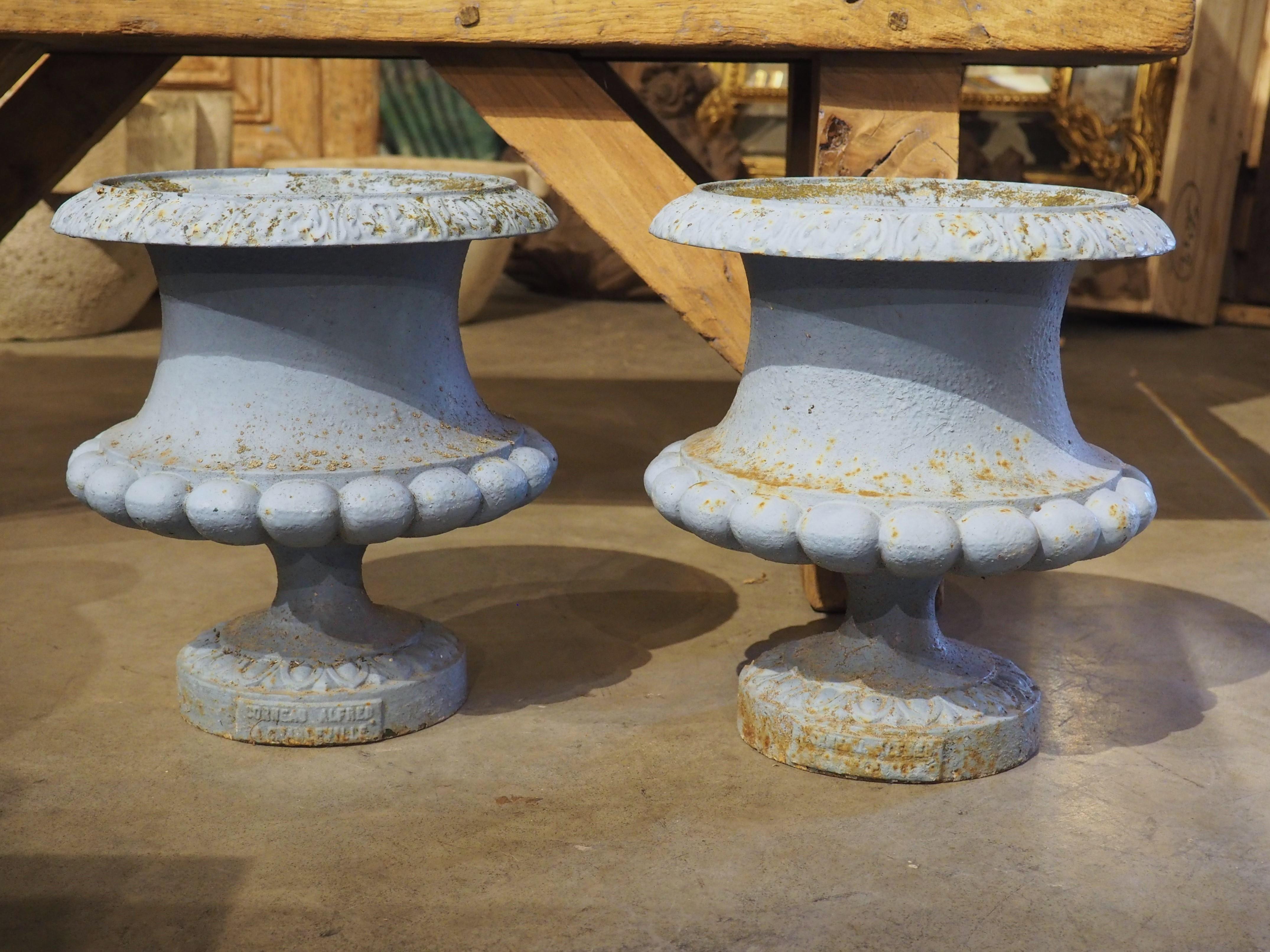 Moulage Paire de vases français en fonte du 19ème siècle par Alfred Corneau de Charleville