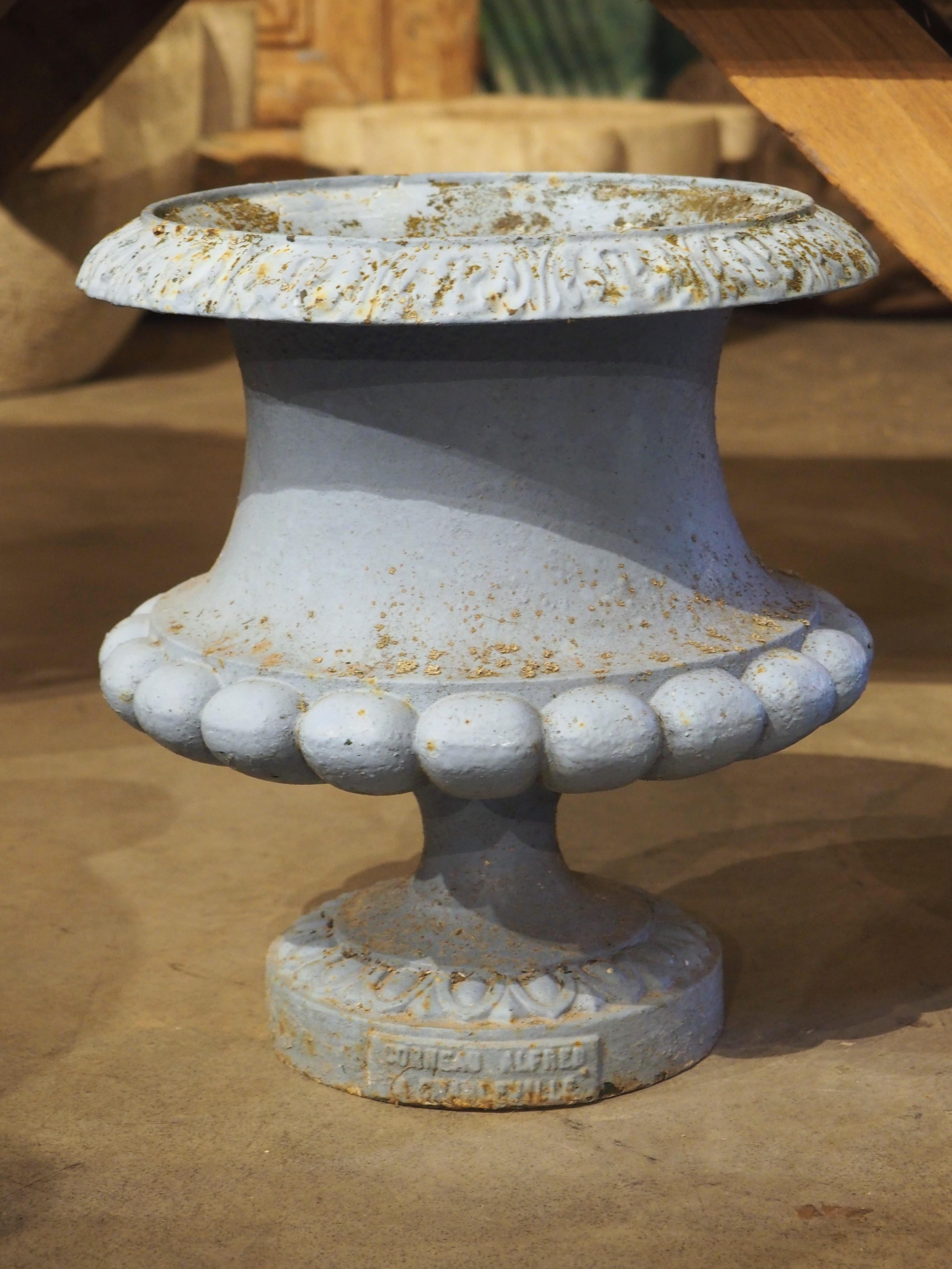 Paire de vases français en fonte du 19ème siècle par Alfred Corneau de Charleville Bon état à Dallas, TX