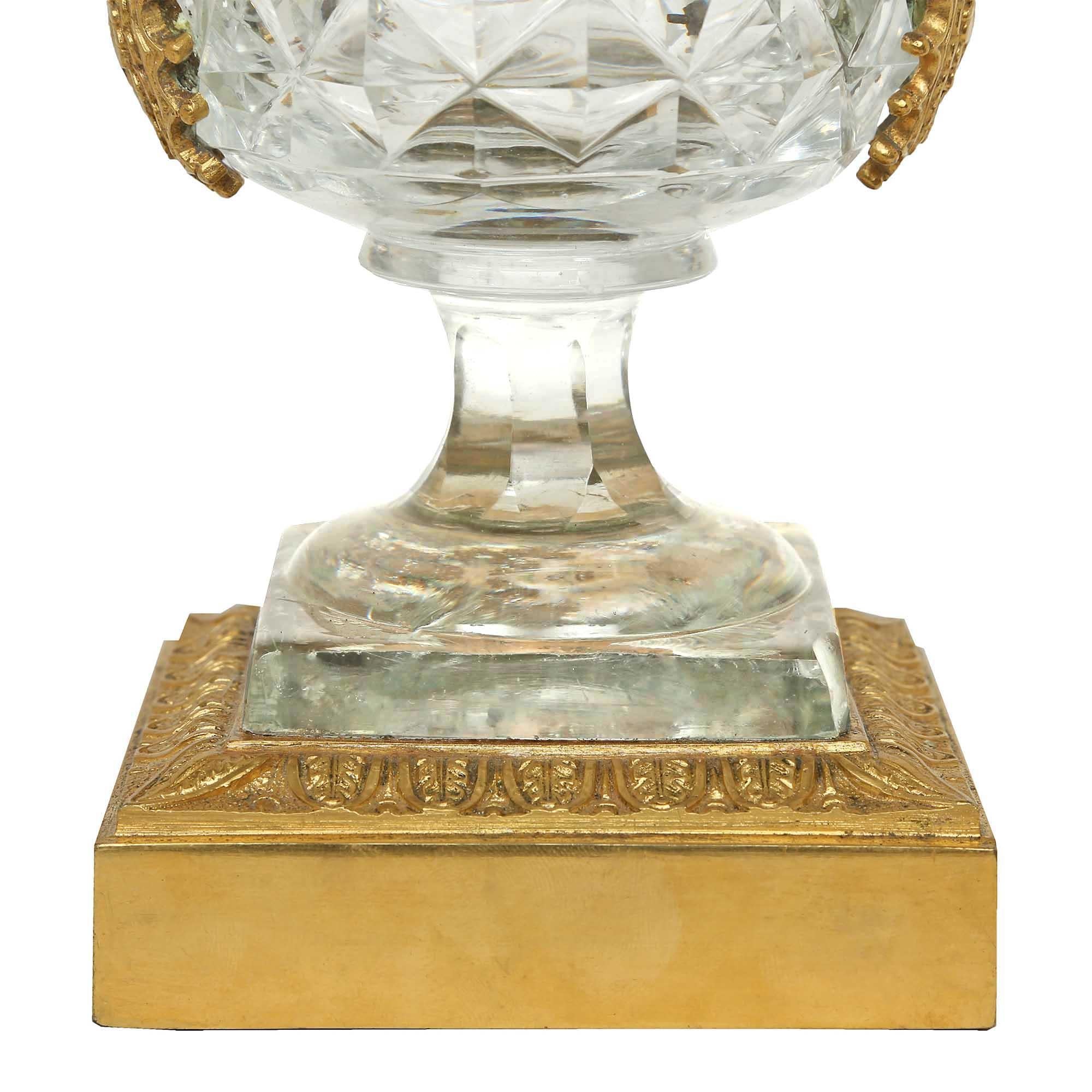 Cristal Paire de tazzas françaises de style Charles X du 19ème siècle en cristal de Baccarat et similor en vente