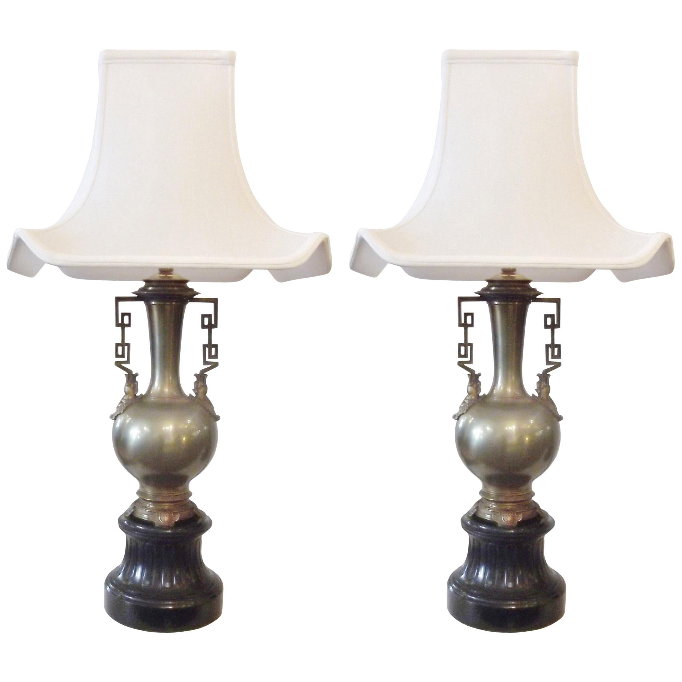 Paar französische Chinoiserie-Lampen aus dem 19. Jahrhundert mit Schiefersockeln