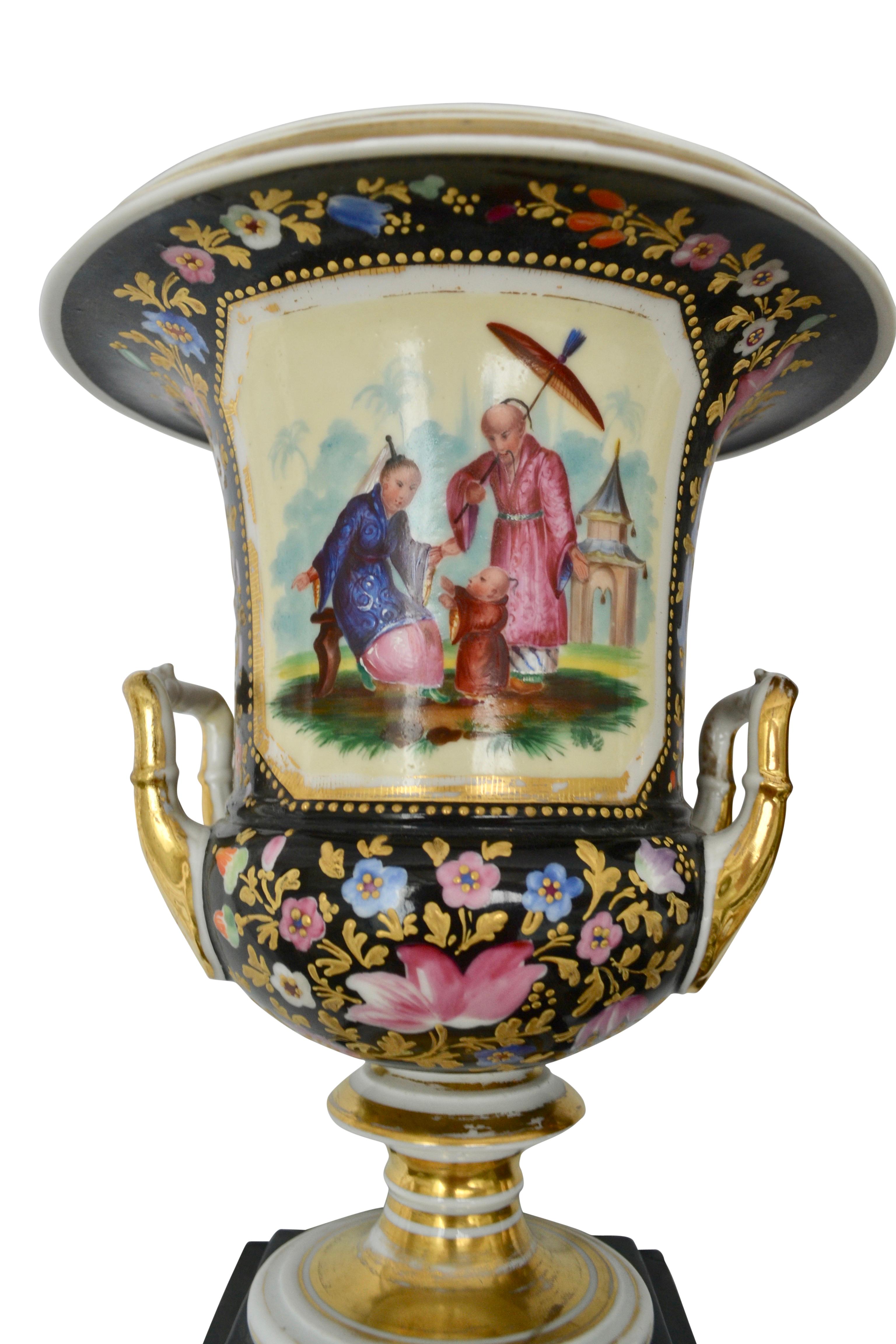 Paar französische „Chinoiserie“-Porzellanvasen des 19. Jahrhunderts im Angebot 8