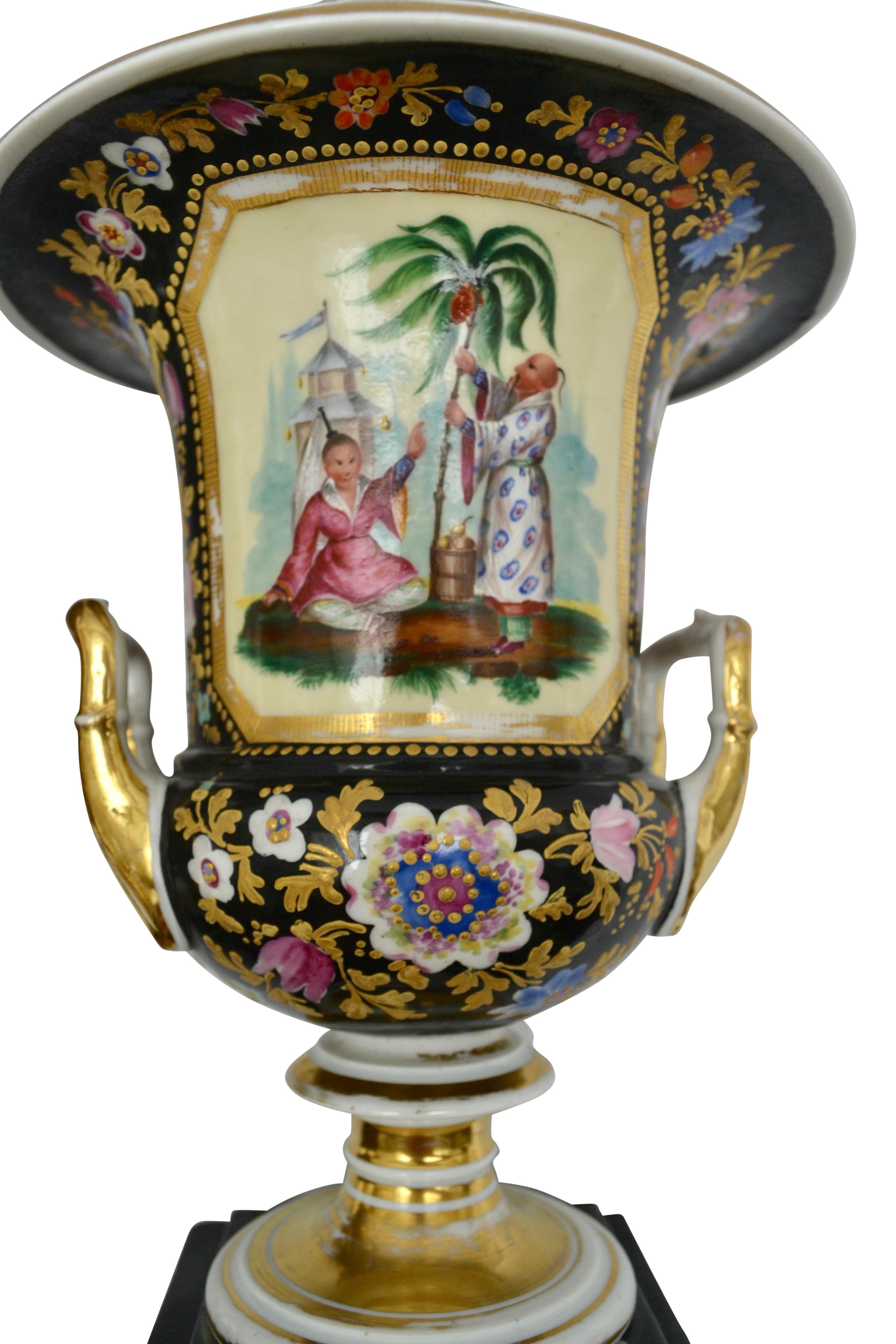 Paar französische „Chinoiserie“-Porzellanvasen des 19. Jahrhunderts im Angebot 9
