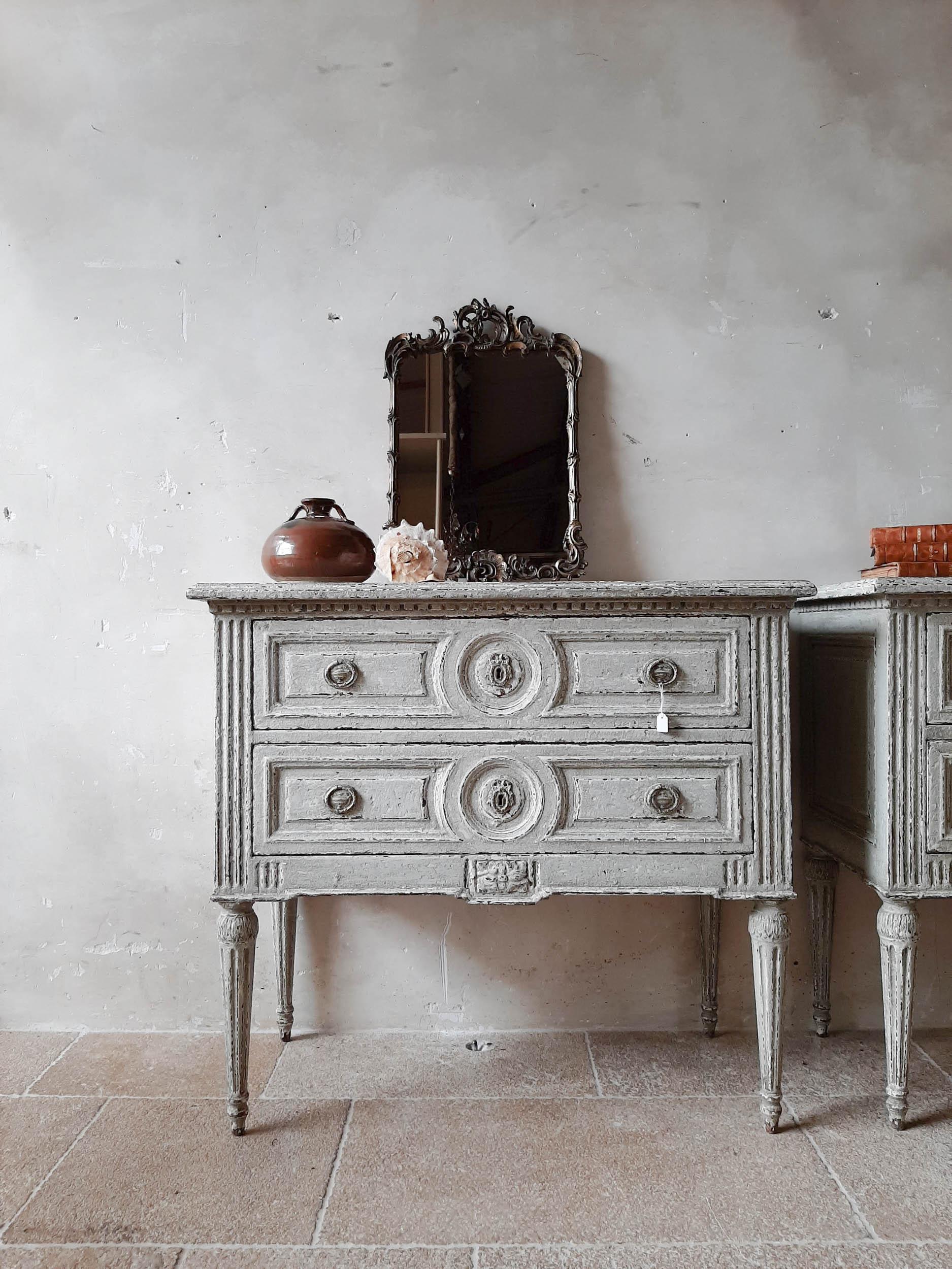 Pair of 19th Century French Commodes of Grey Patinated Wood In Good Condition In Baambrugge, NL