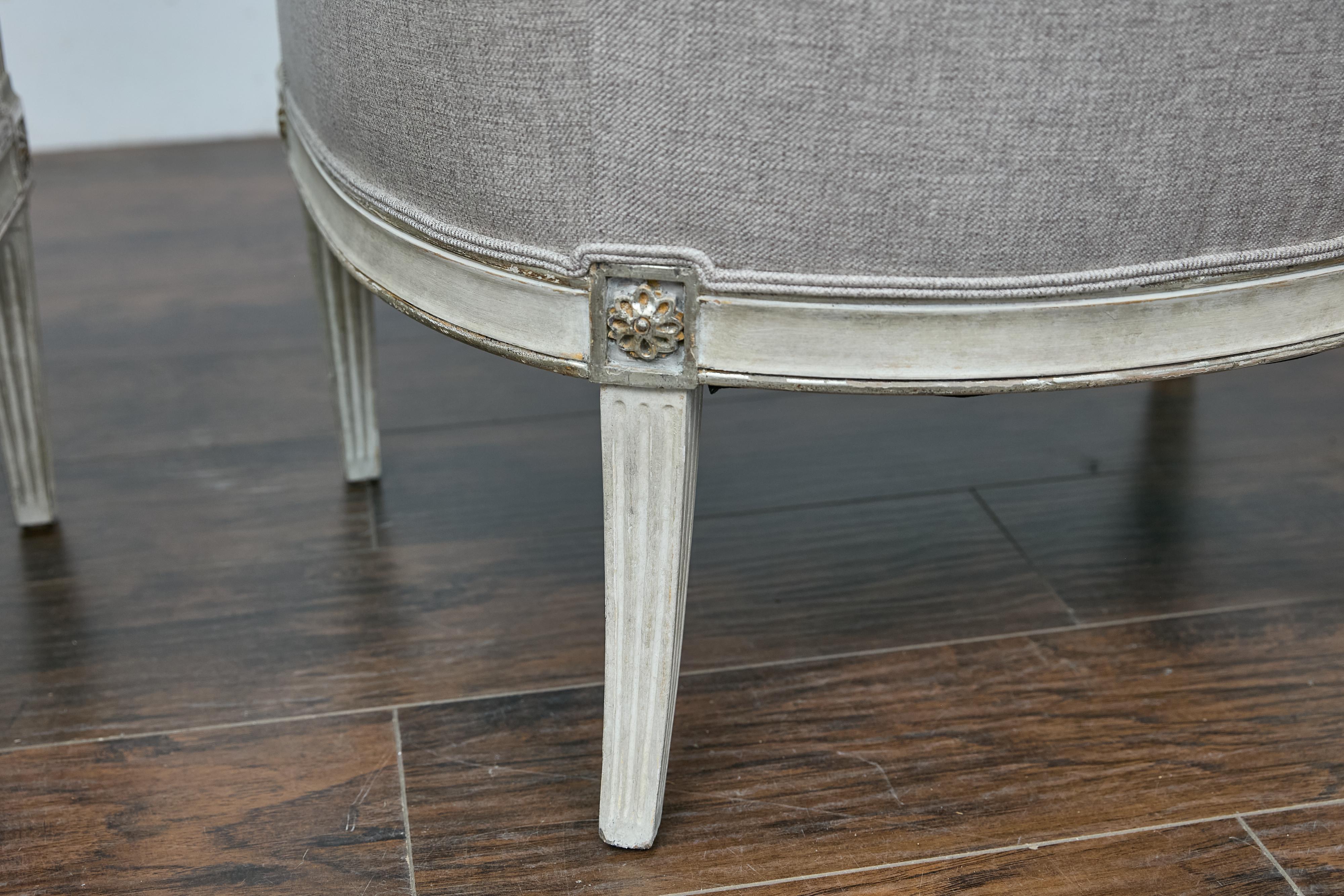 Coppia di bergere imbottite del XIX secolo con colonne ritorte In condizioni buone in vendita a Atlanta, GA
