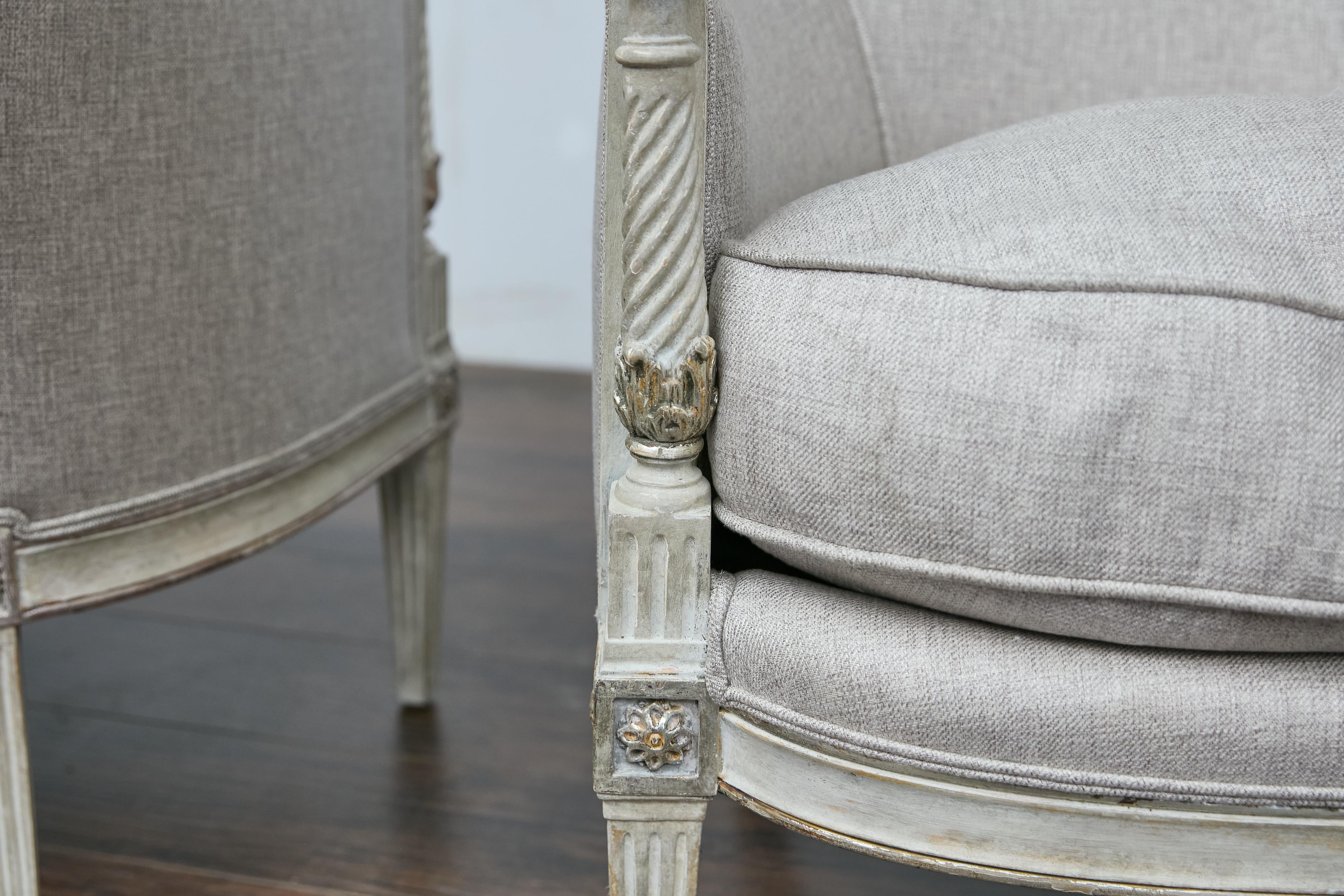 Coppia di bergere imbottite del XIX secolo con colonne ritorte in vendita 1