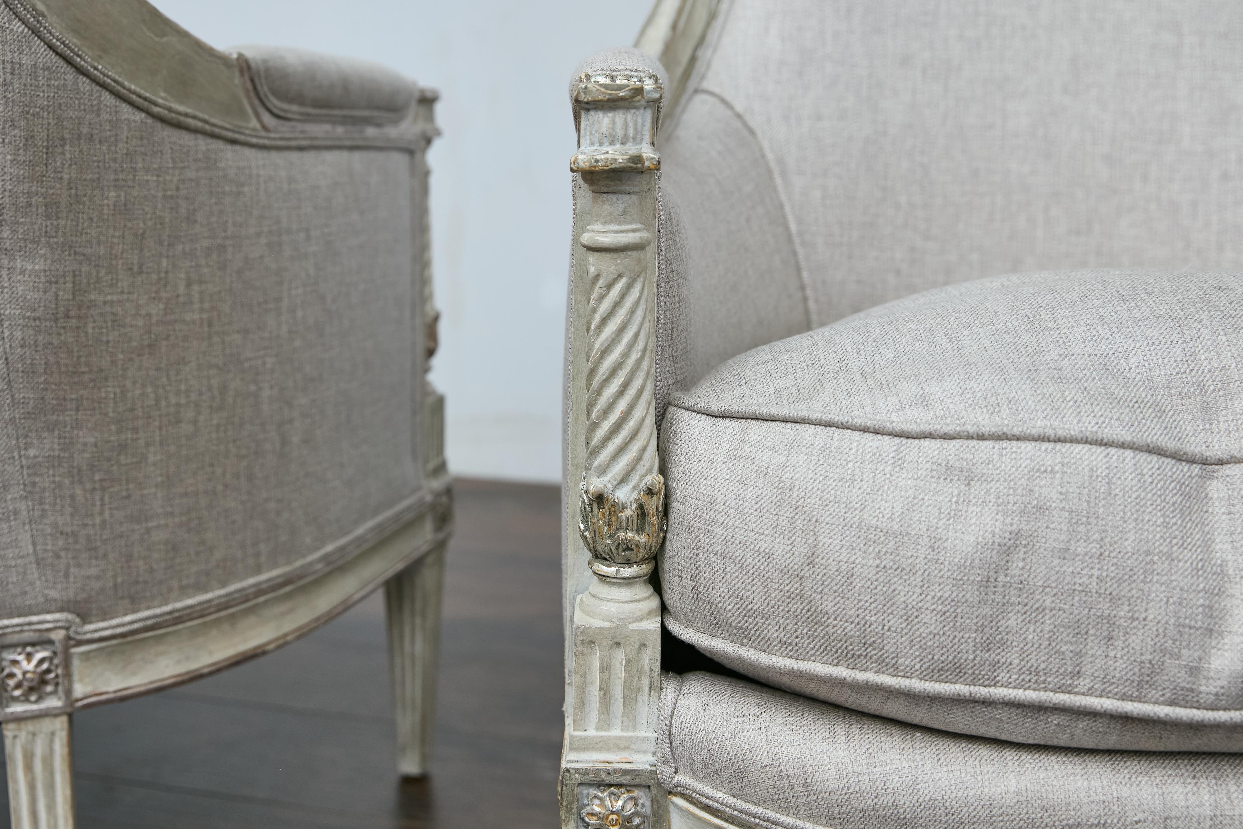 Coppia di bergere imbottite del XIX secolo con colonne ritorte in vendita 2