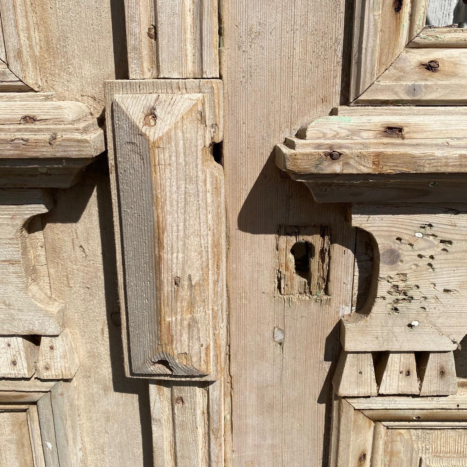 Paire de portes françaises du 19ème siècle avec panneaux de fer forgé incurvés en vente 4