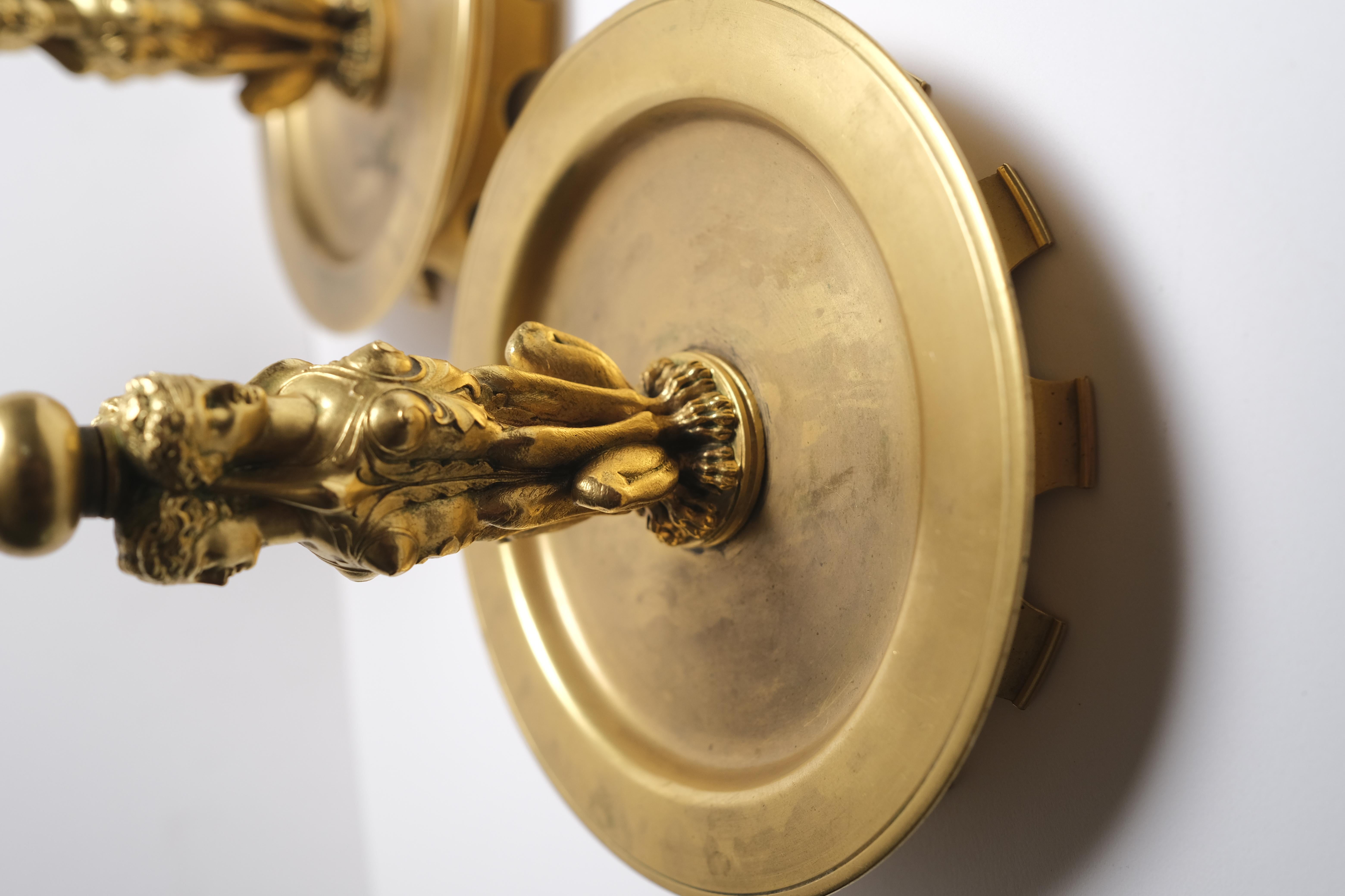 Néoclassique Paire de chandeliers en bronze doré du XIXe siècle en vente