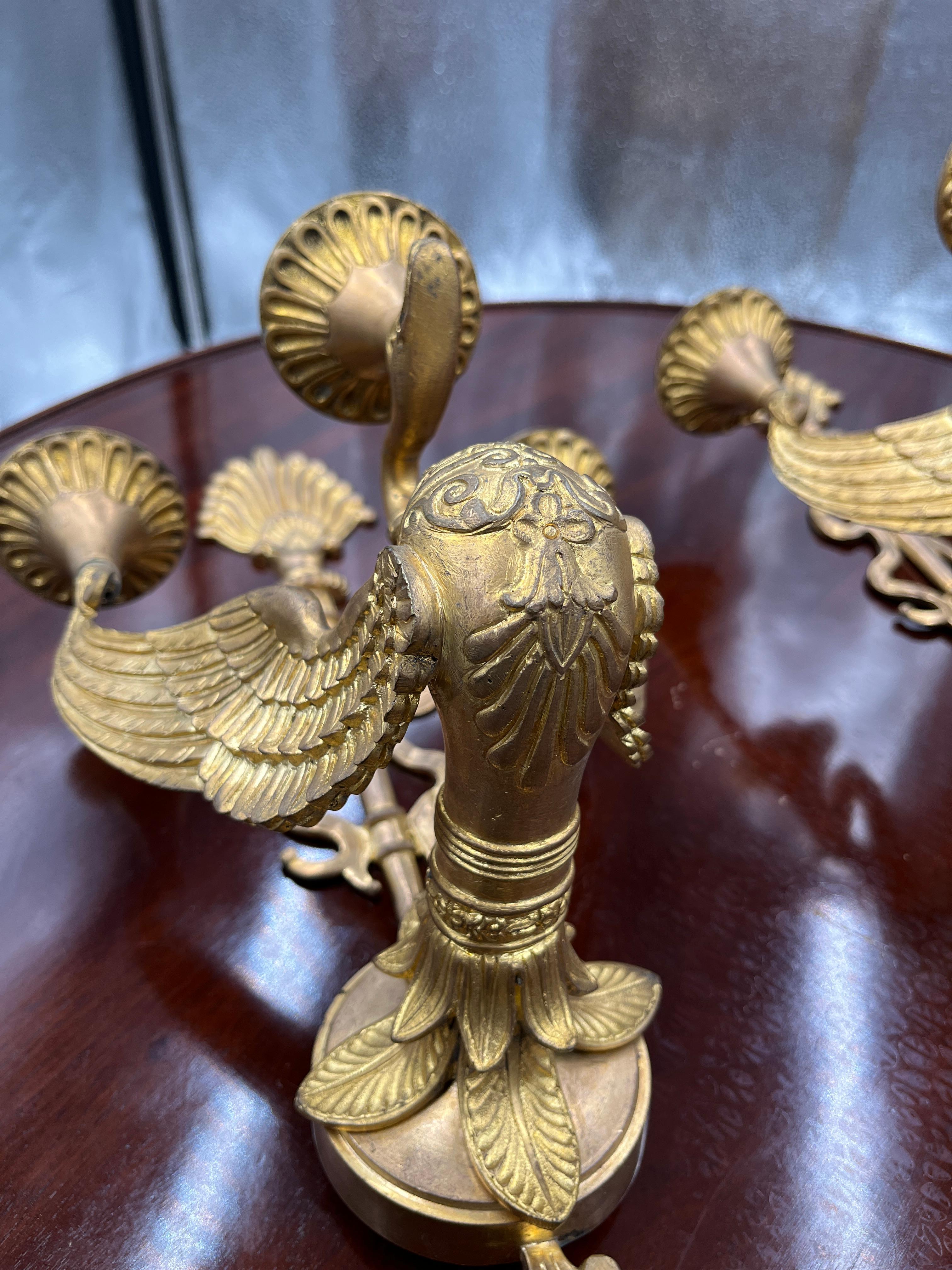 Néoclassique Paire d'appliques françaises du 19ème siècle en bronze doré en vente