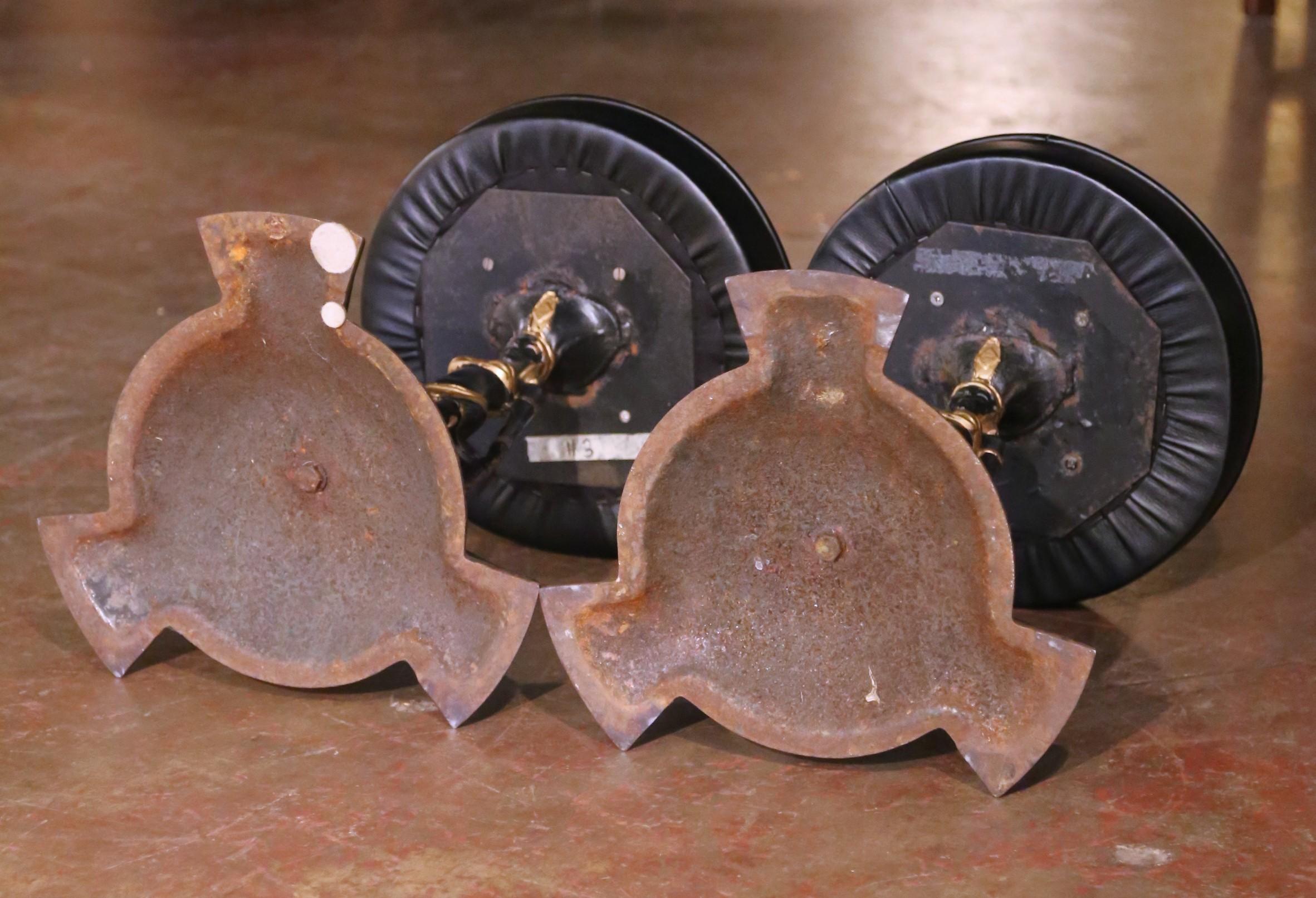 Paire de tabourets en fer de style néo-égyptien français du 19e siècle avec sièges en cuir en vente 2