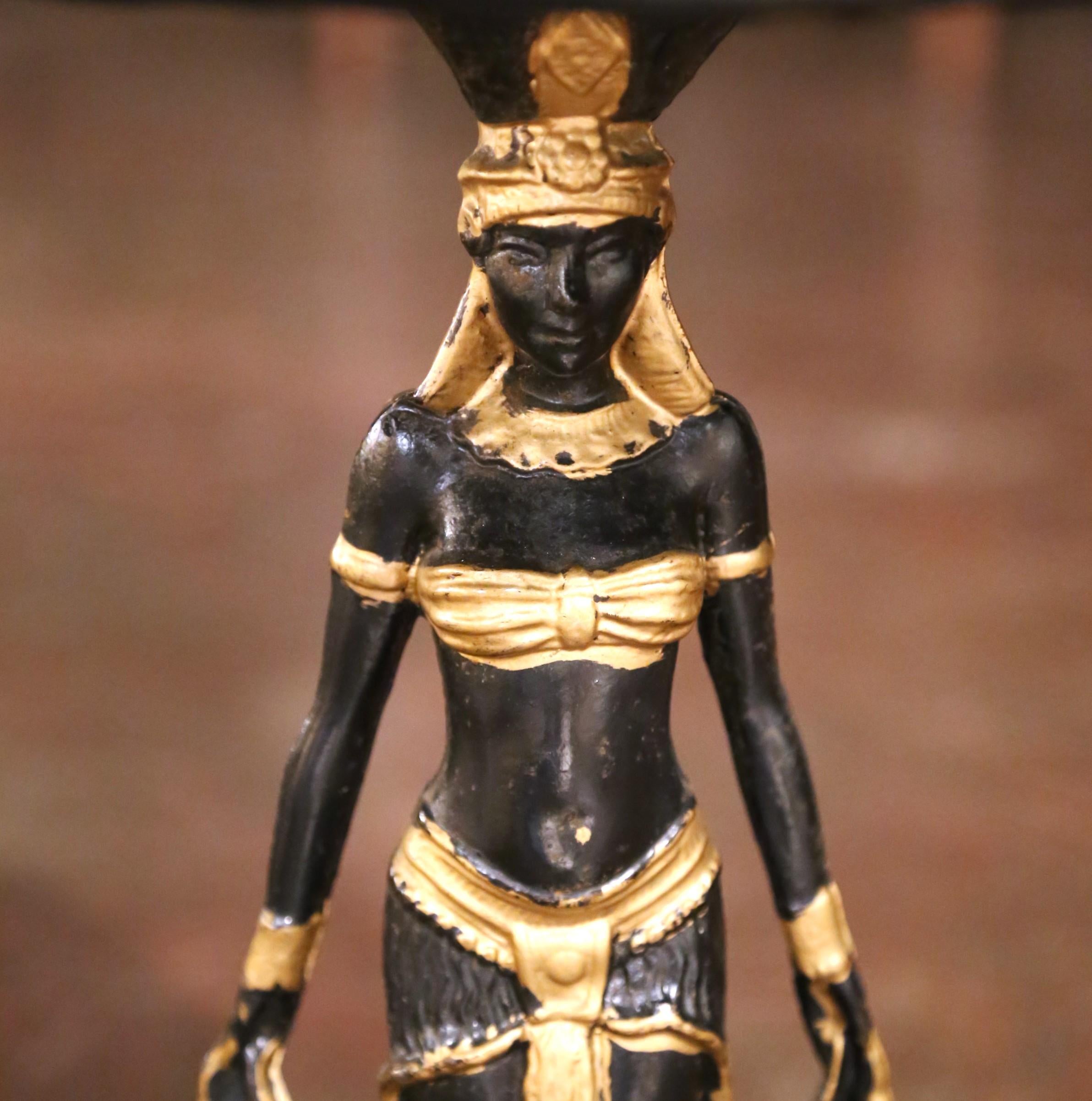 Paire de tabourets en fer de style néo-égyptien français du 19e siècle avec sièges en cuir Excellent état - En vente à Dallas, TX