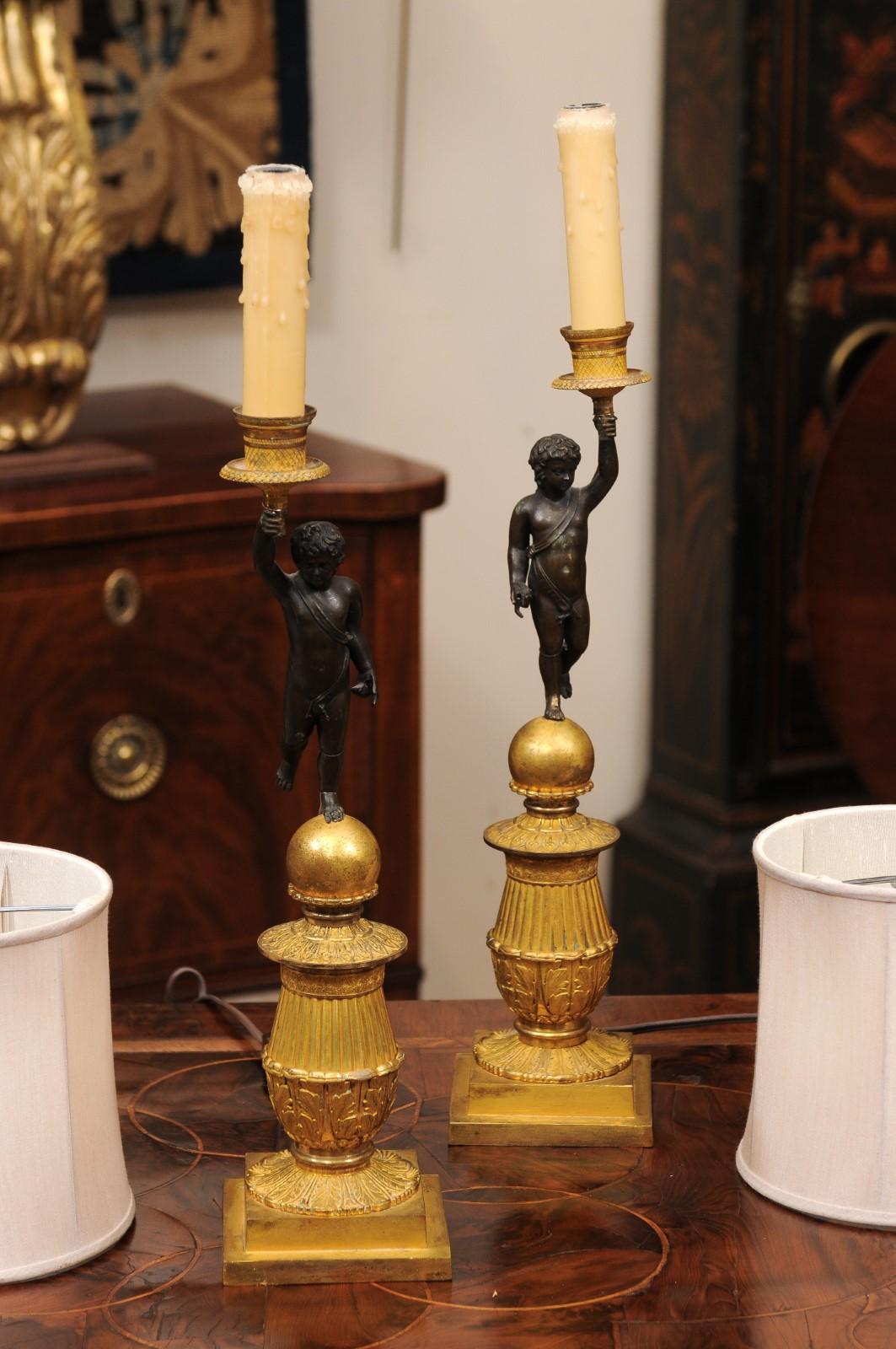 Paire de chandeliers Empire français du 19ème siècle, câblés comme lampes en vente 7