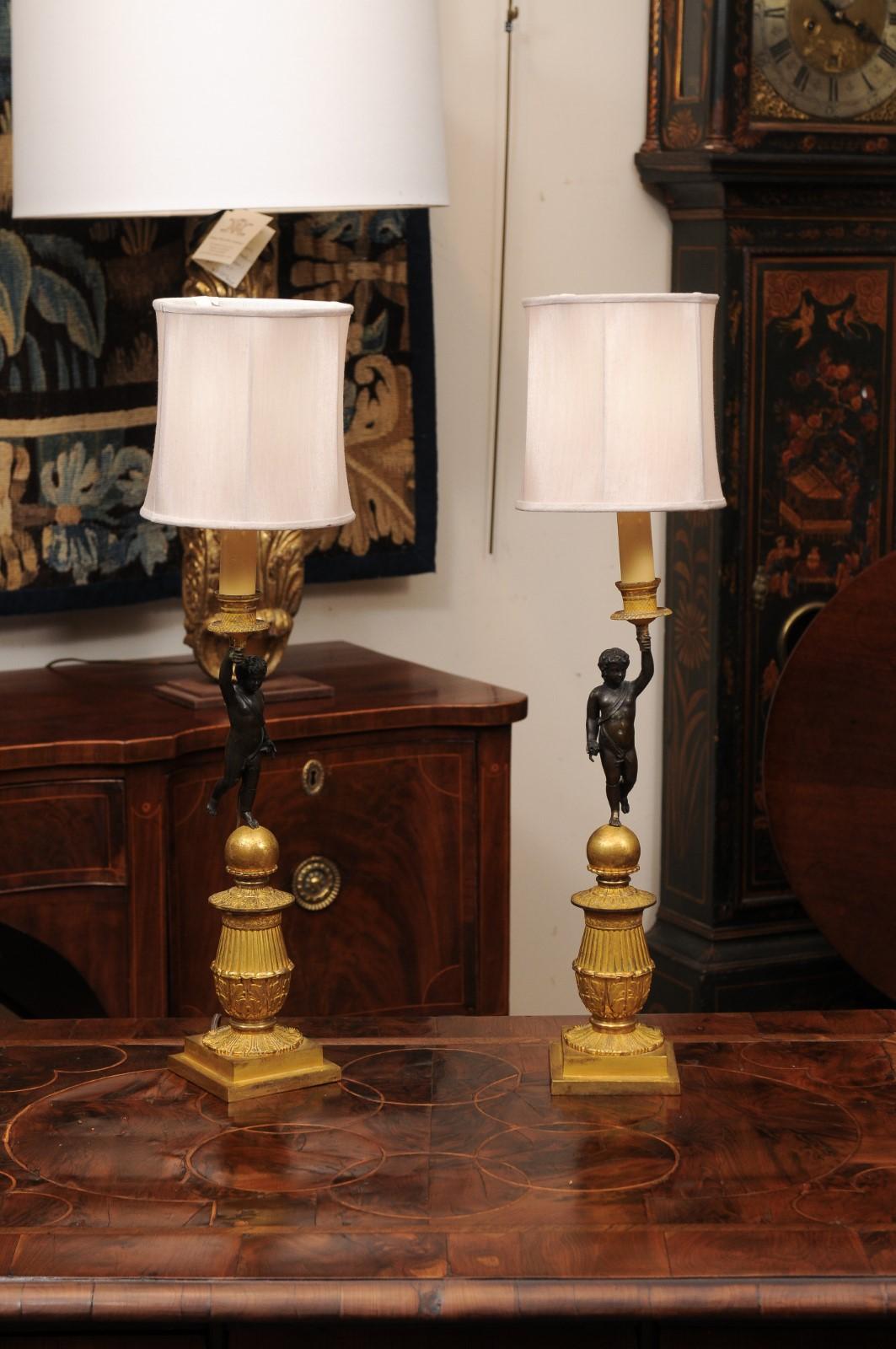 Paire de chandeliers Empire français du 19ème siècle, câblés comme lampes État moyen - En vente à Atlanta, GA