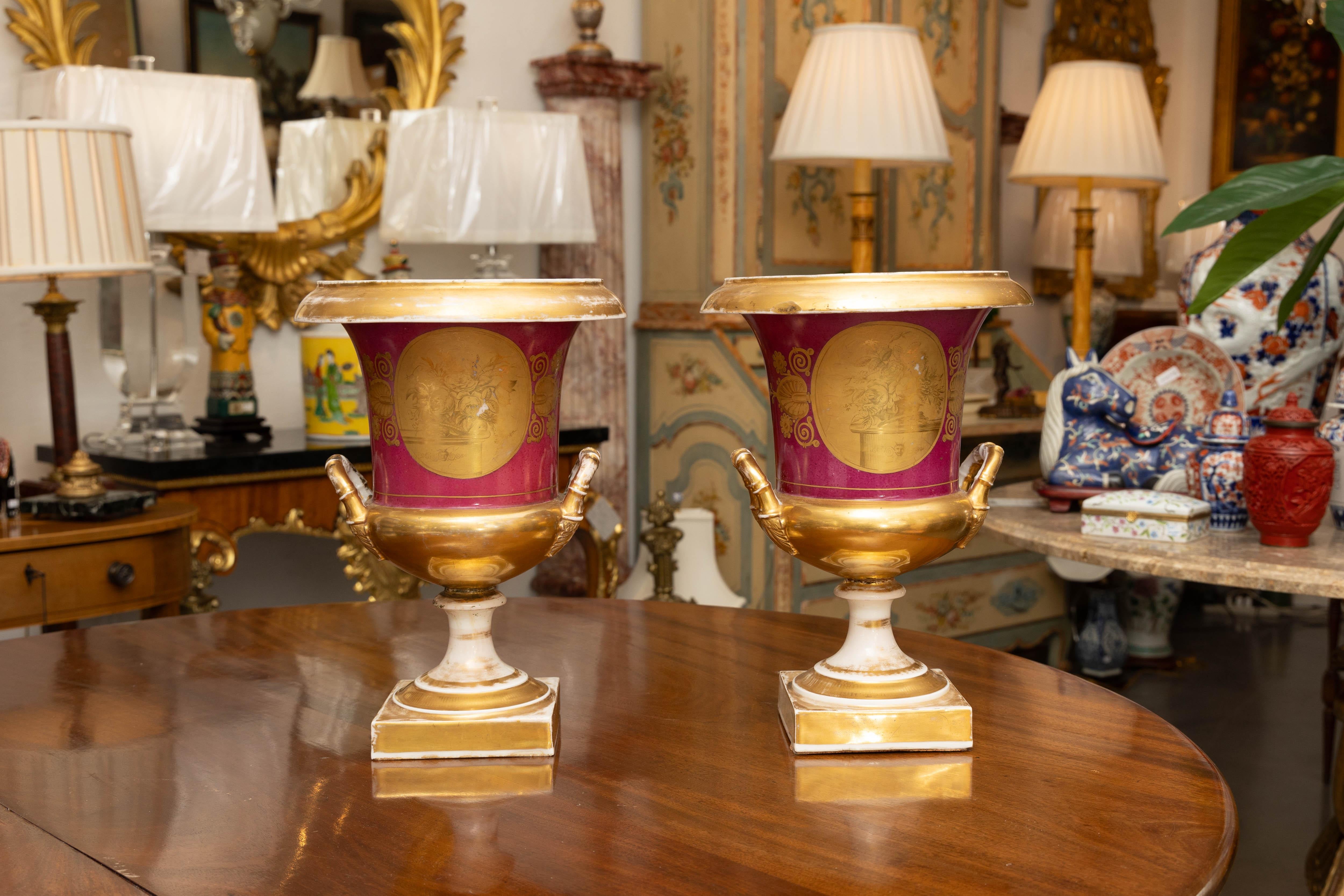 Pareja de Urnas de Campaña Imperio Francés Siglo XIX Porcelana en venta
