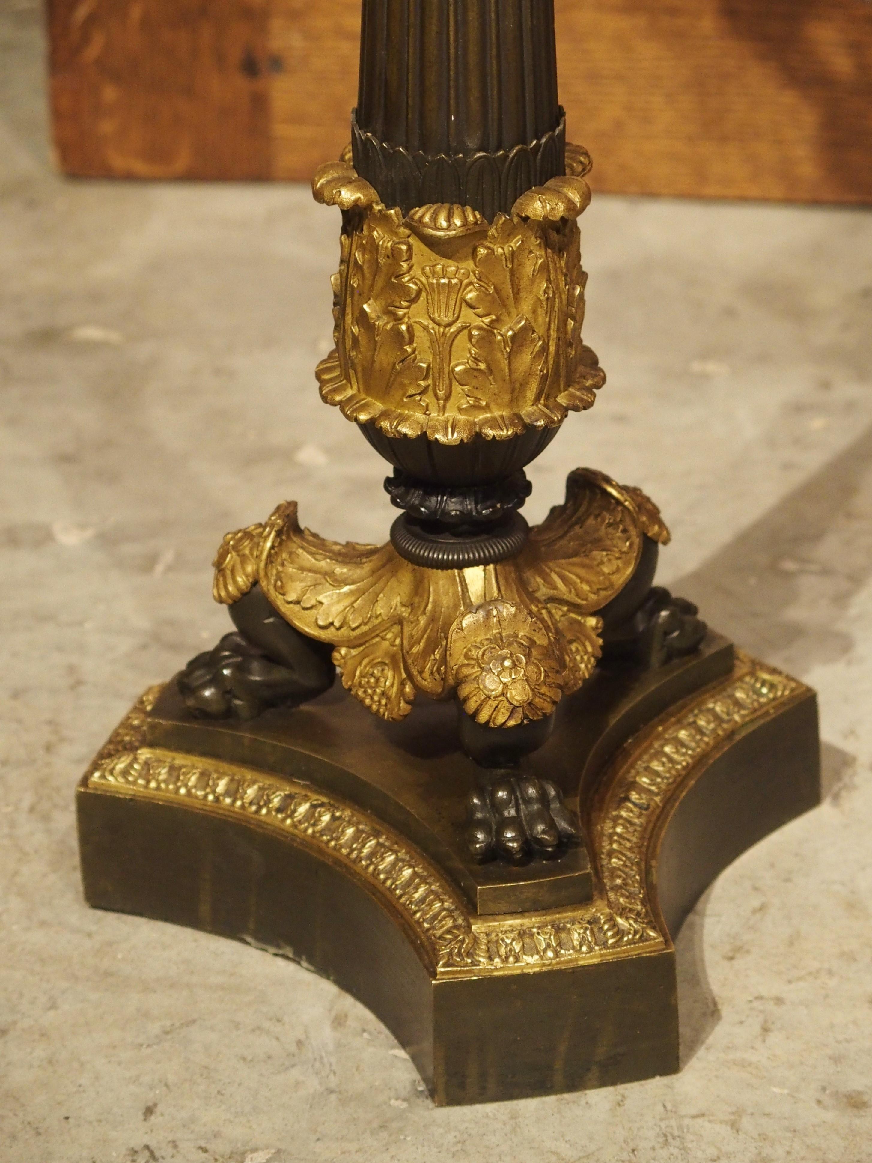 Paire de chandeliers Empire français du 19ème siècle avec pieds tripartites à pattes de lion en vente 7