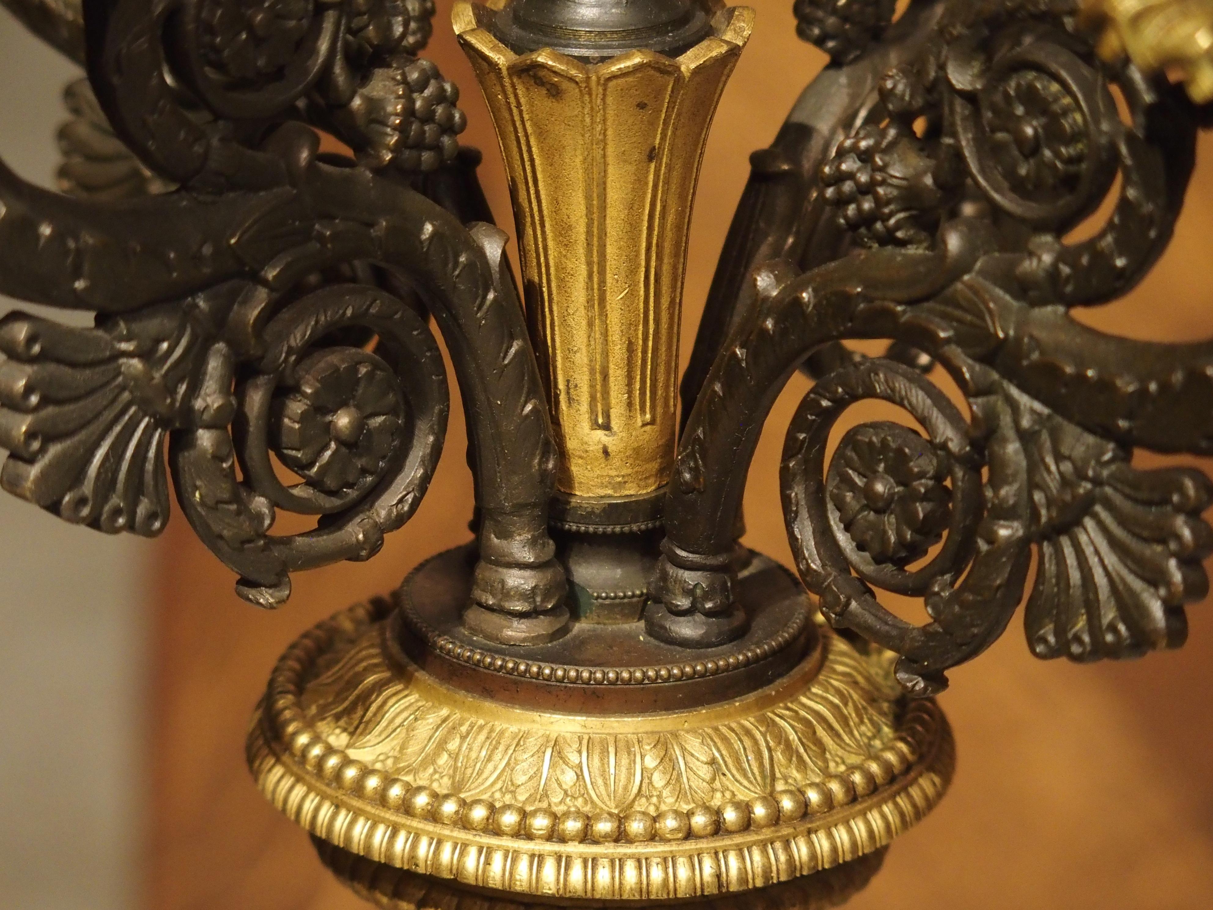 Paire de chandeliers Empire français du 19ème siècle avec pieds tripartites à pattes de lion en vente 11