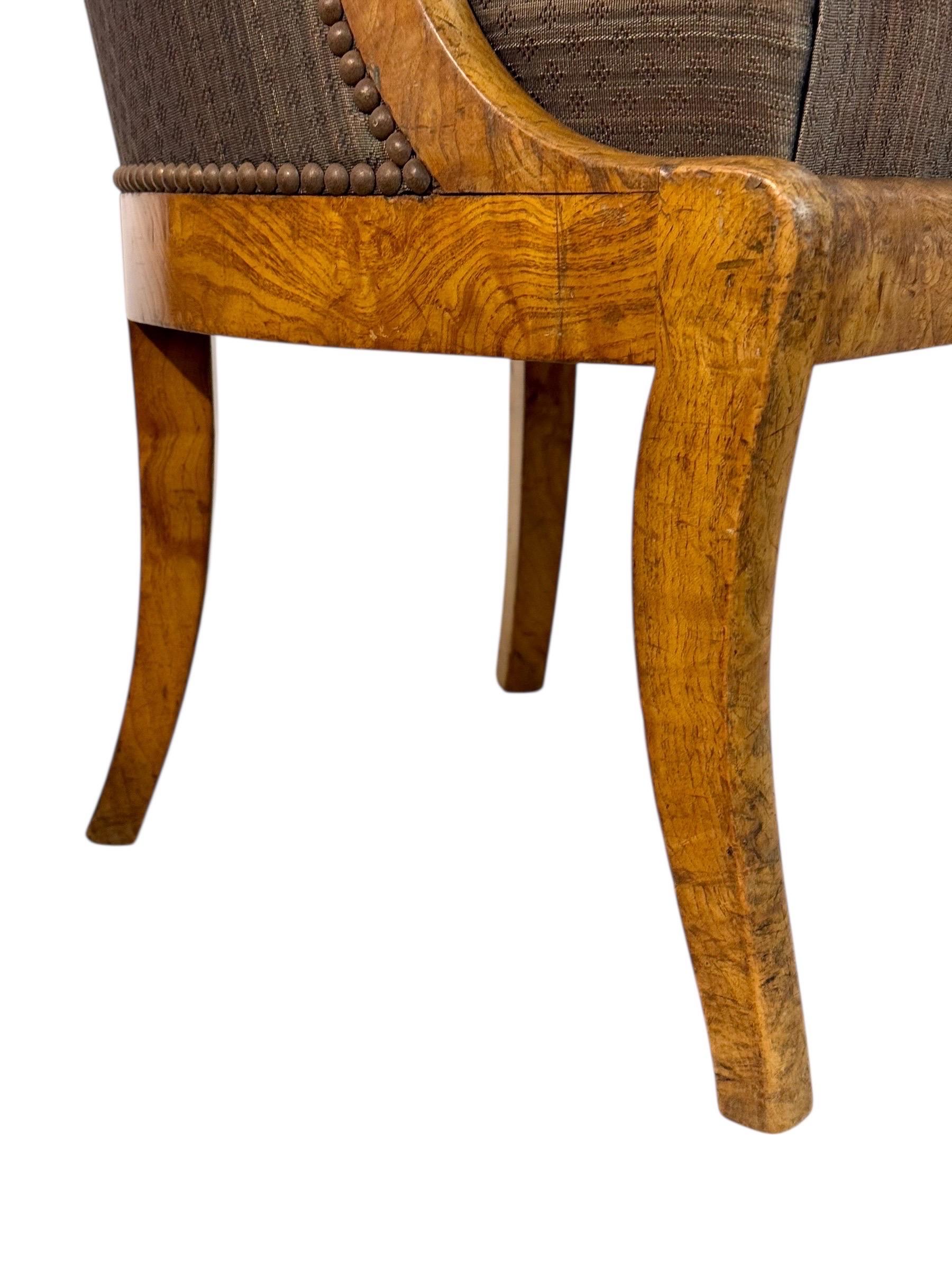 Coppia di poltrone a gondola in stile impero francese del XIX secolo in legno di radica in vendita 7