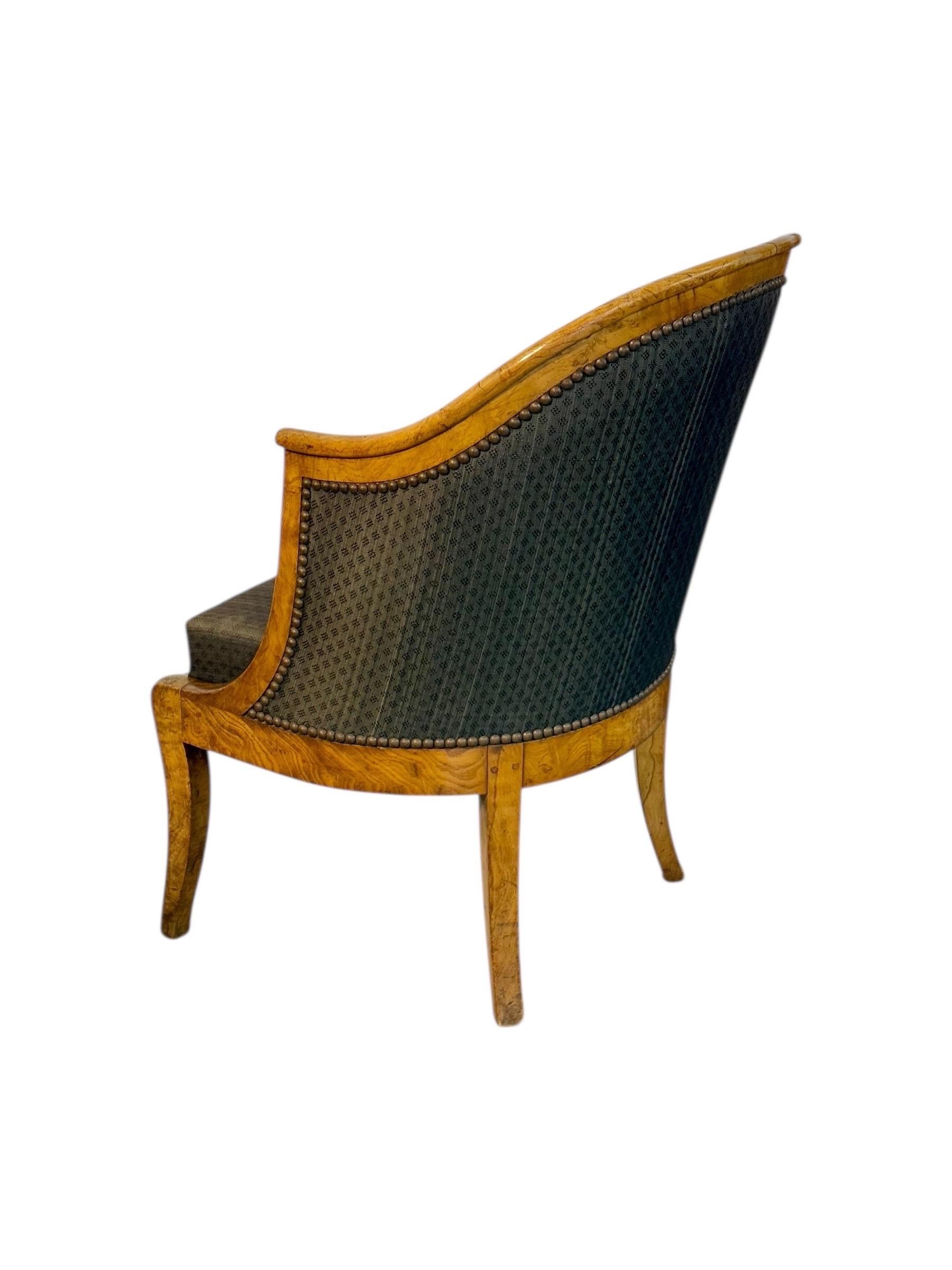 Coppia di poltrone a gondola in stile impero francese del XIX secolo in legno di radica in vendita 8