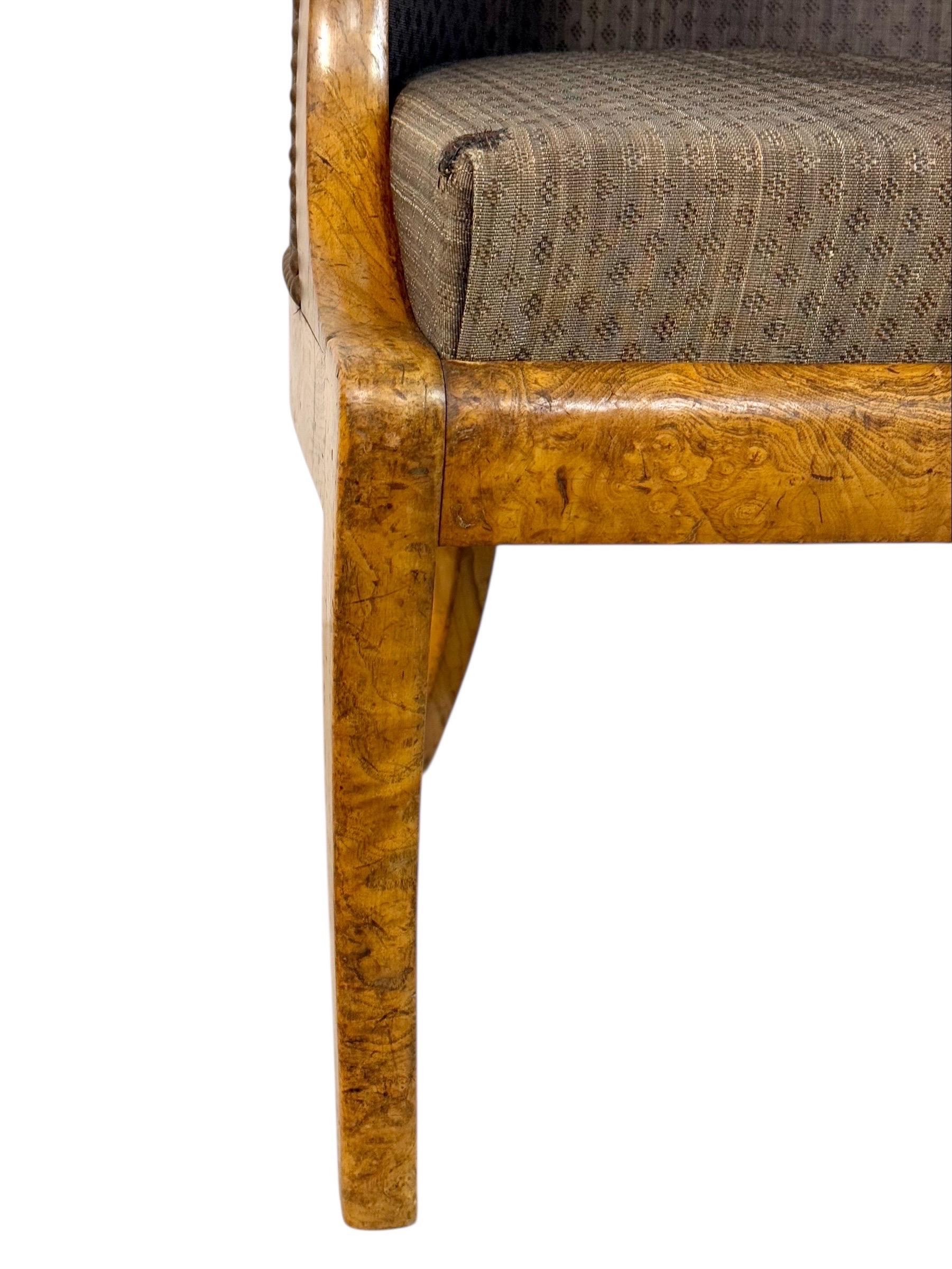 Coppia di poltrone a gondola in stile impero francese del XIX secolo in legno di radica in vendita 12