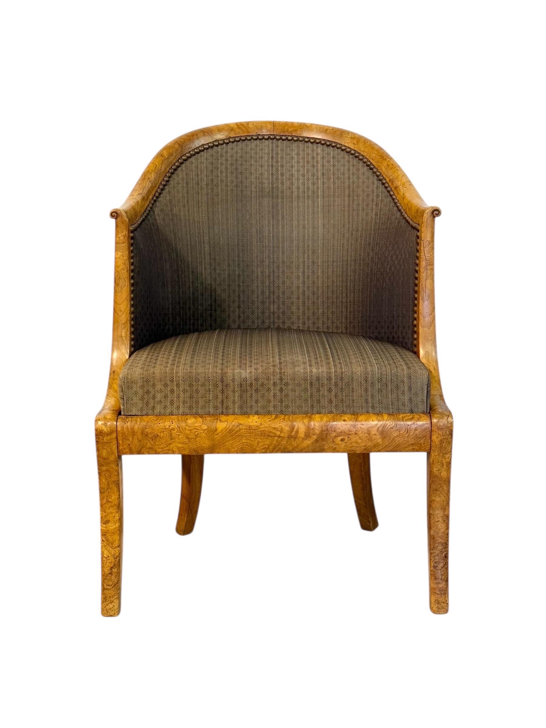 Nodo Coppia di poltrone a gondola in stile impero francese del XIX secolo in legno di radica in vendita