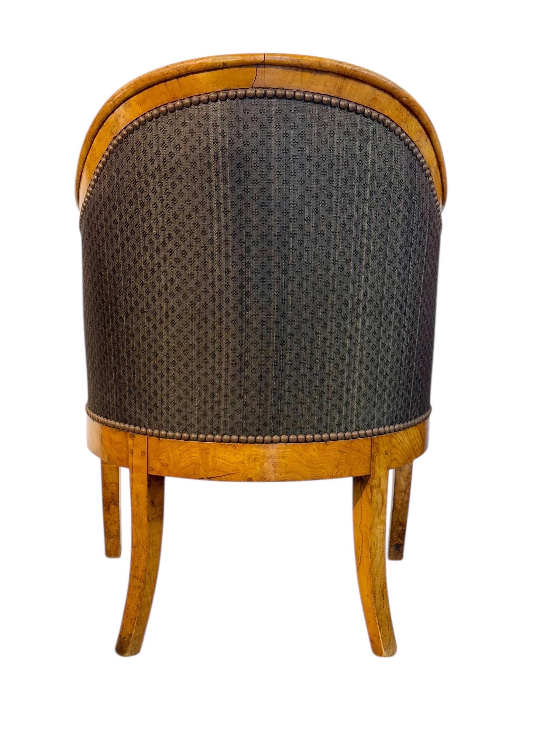 Coppia di poltrone a gondola in stile impero francese del XIX secolo in legno di radica in vendita 1