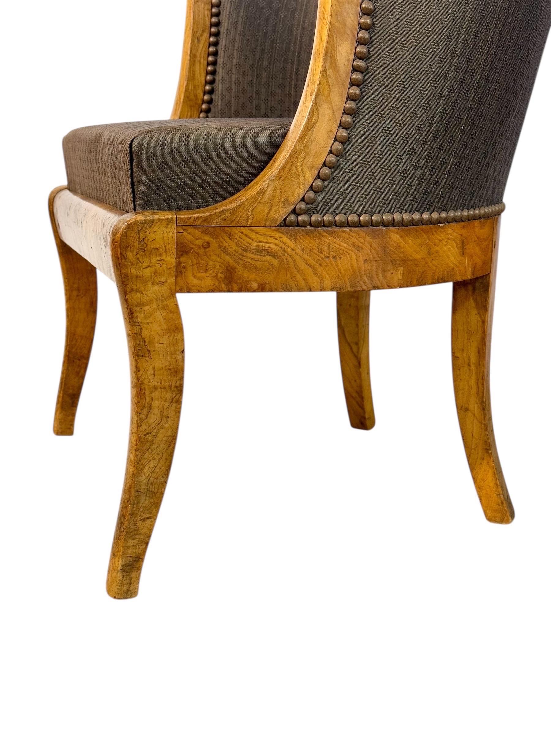 Coppia di poltrone a gondola in stile impero francese del XIX secolo in legno di radica in vendita 3