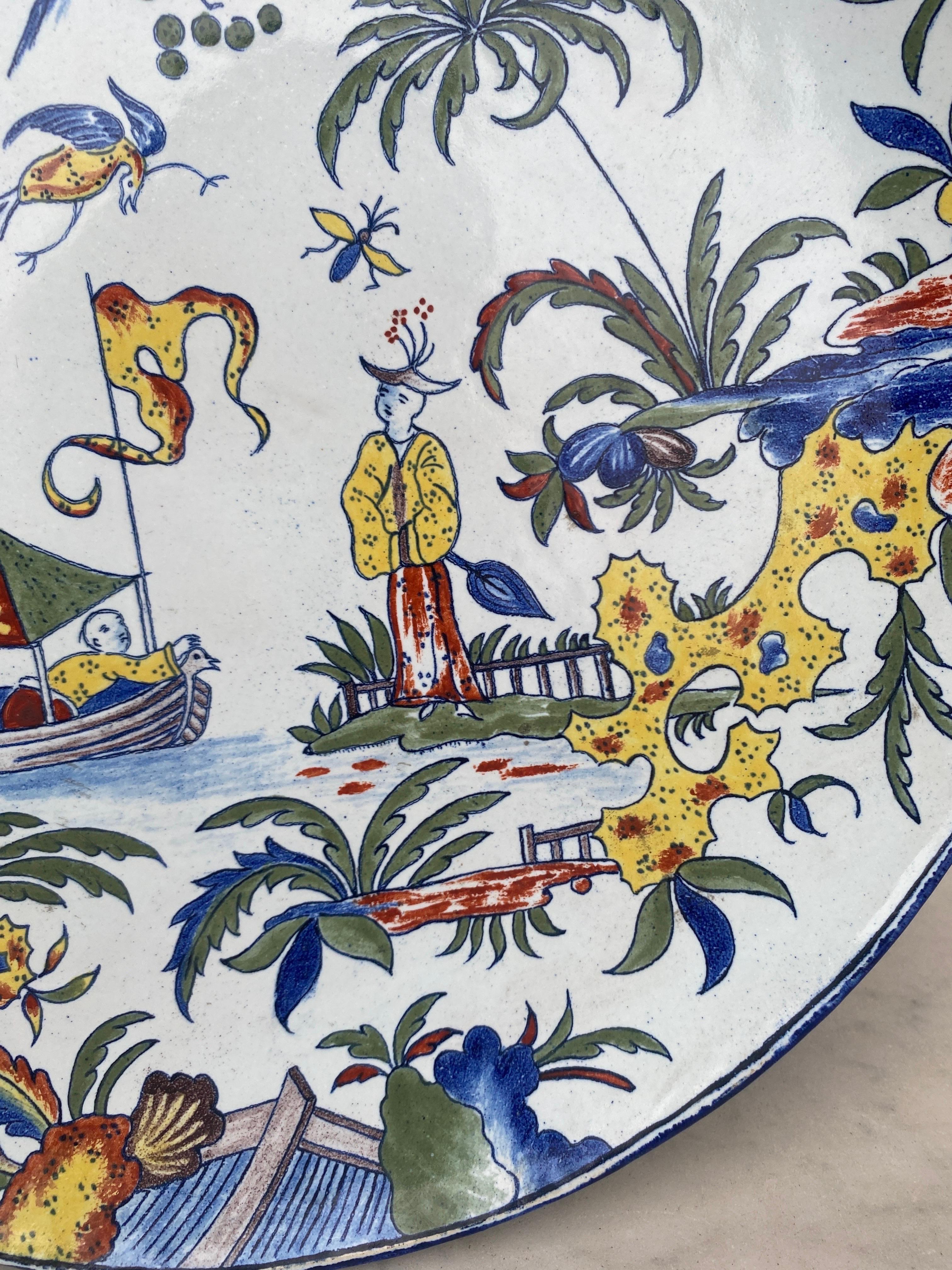 Paar französische Chinoiserie-Teller aus Fayence des 19. Jahrhunderts, Angouleme im Angebot 1