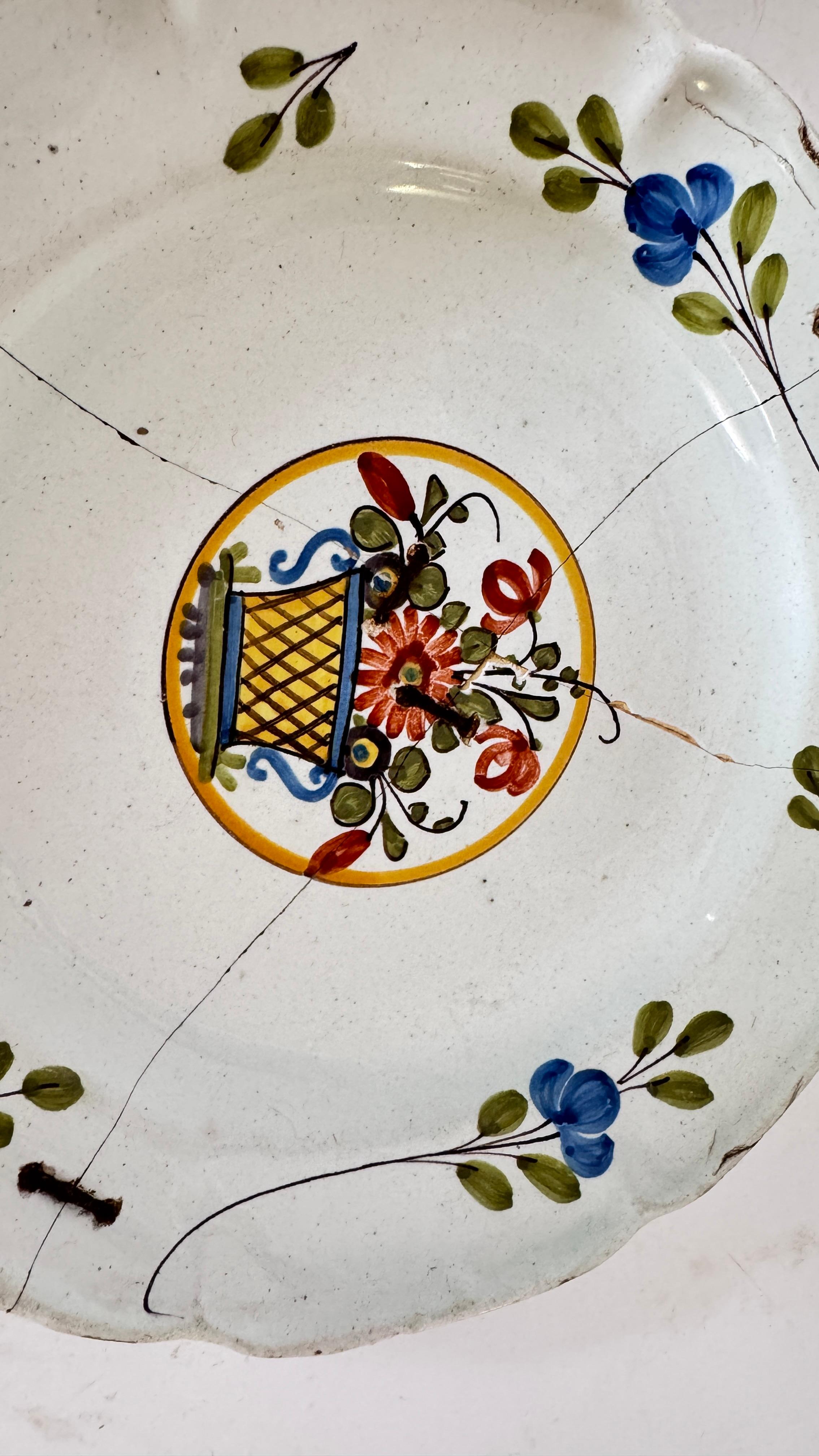 Pair of 19th-Century French Faience Plates – Hand-Painted Rouen Style For Sale 1