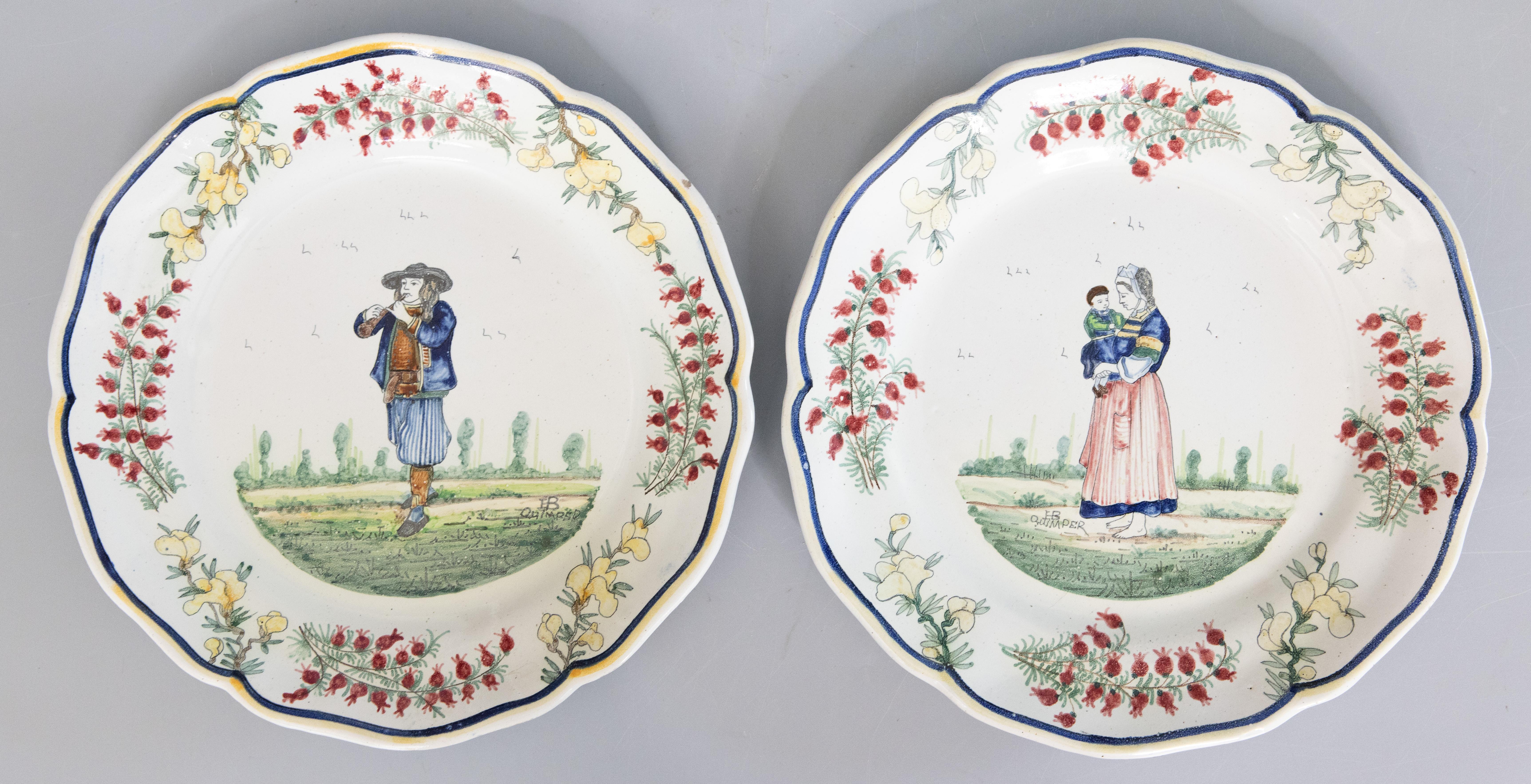 Paire d'assiettes festonnées Quimper en faïence française du 19ème siècle en vente 1