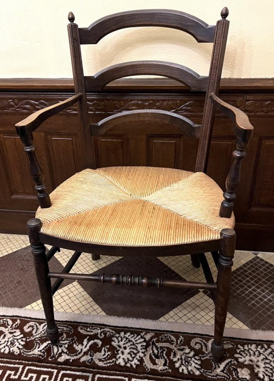 Campagne Paire de fauteuils de ferme français du XIXe siècle en bois de hêtre en vente