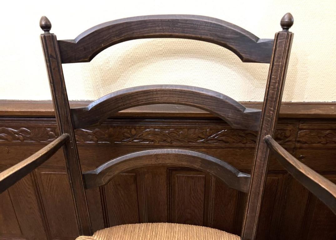 Français Paire de fauteuils de ferme français du XIXe siècle en bois de hêtre en vente