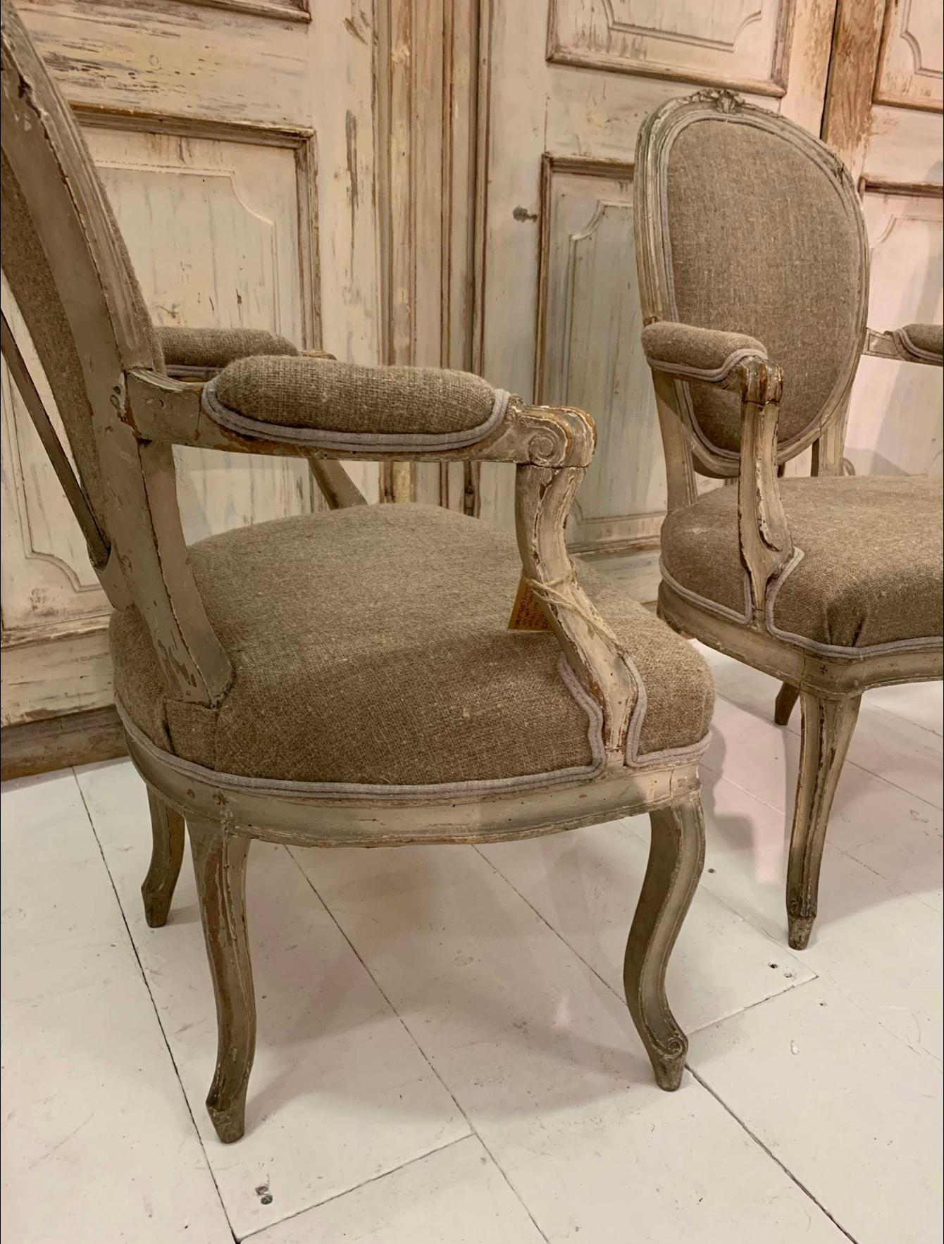 Paire de fauteuils/chaises d'appoint français peints du 19e siècle Bon état - En vente à London, GB