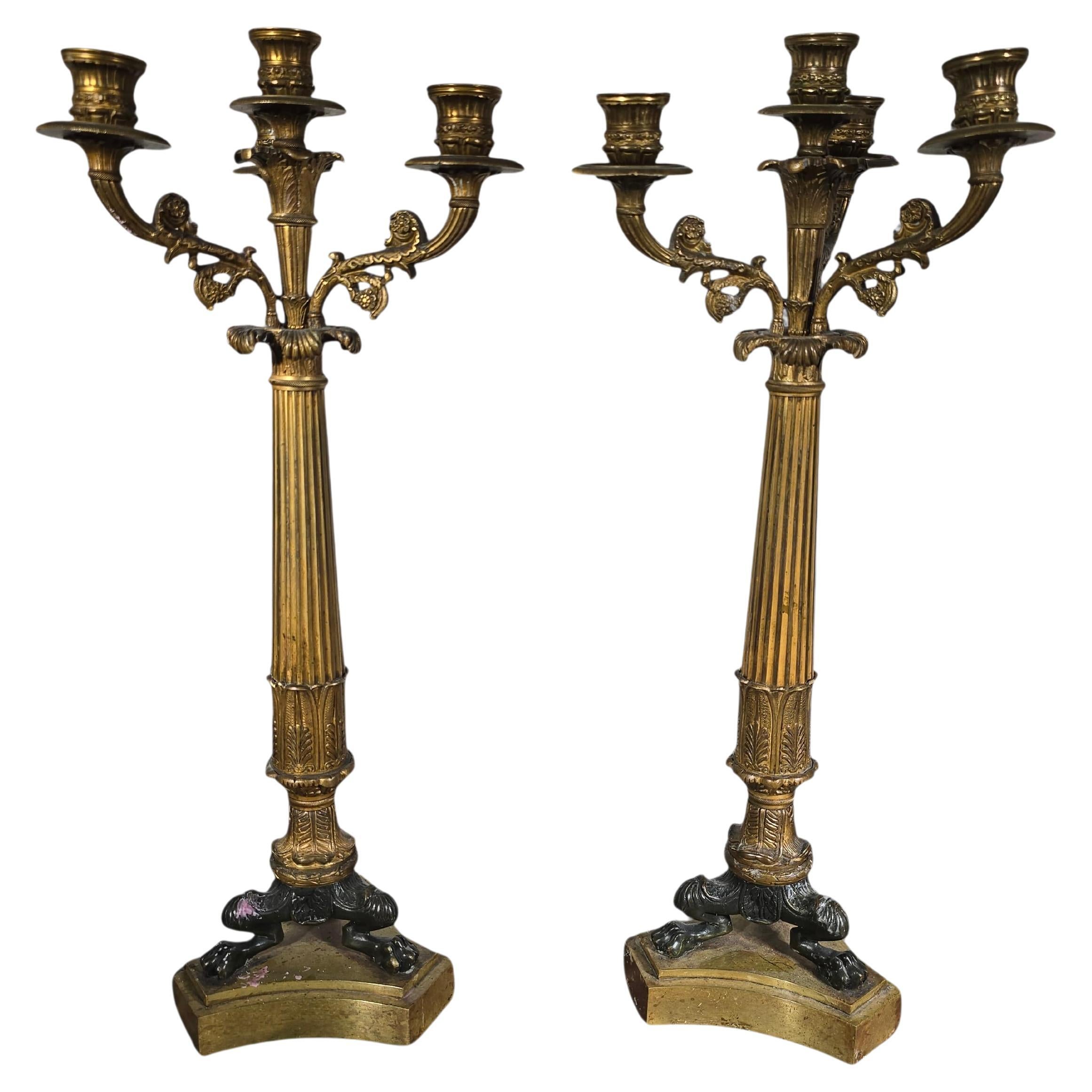 Pair of 19th Century French Finely Chased Gilt Bronze Candelabra in vendita