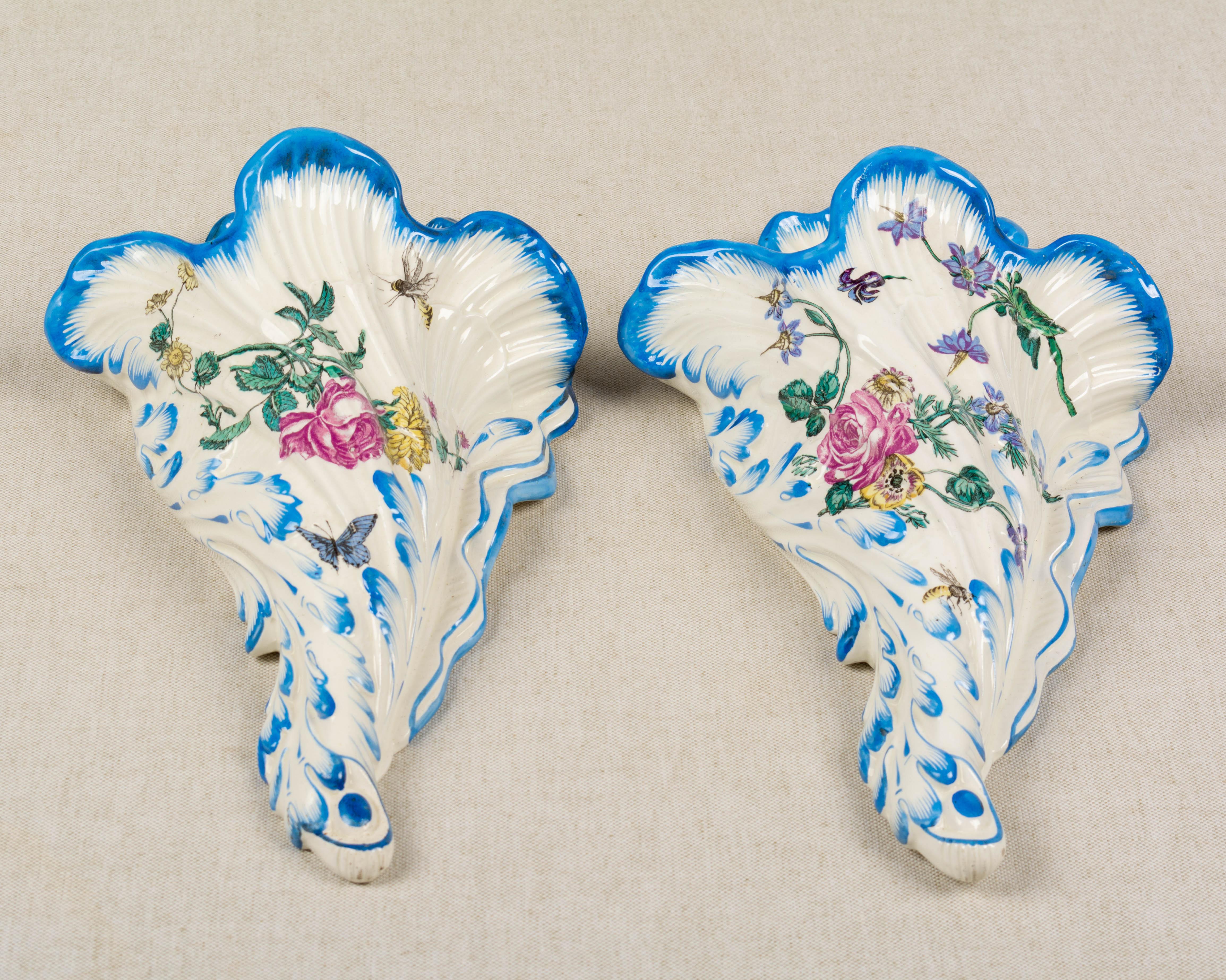 Pair of 19th Century French Gien Faience Wall Pockets In Excellent Condition For Sale In Winter Park, FL