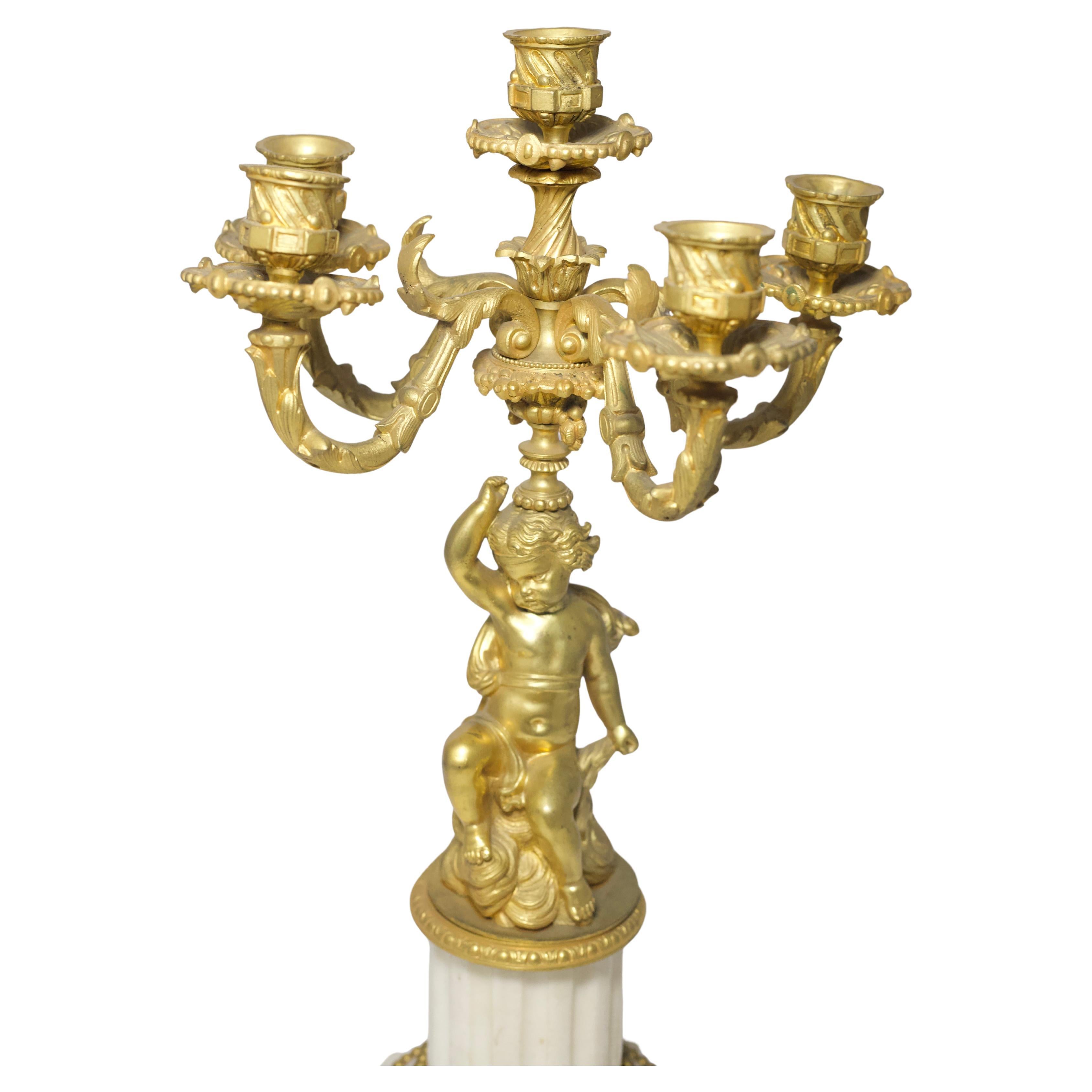 Pareja de candelabros de 5 luces de bronce dorado francés del siglo XIX Belle Époque en venta