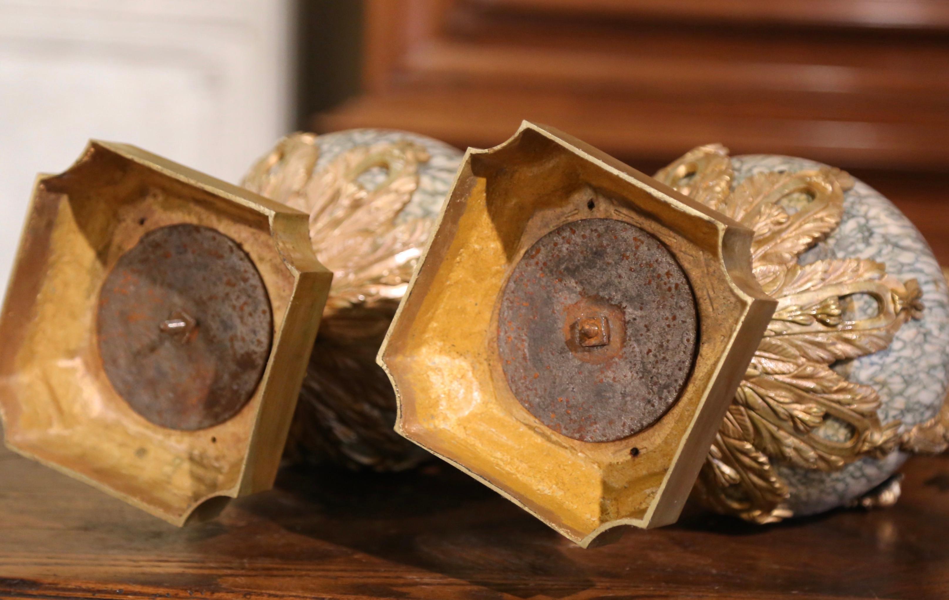 Paar französische Casolettes aus vergoldeter Bronze und Marmor für Kaminsims aus dem 19. Jahrhundert im Angebot 5