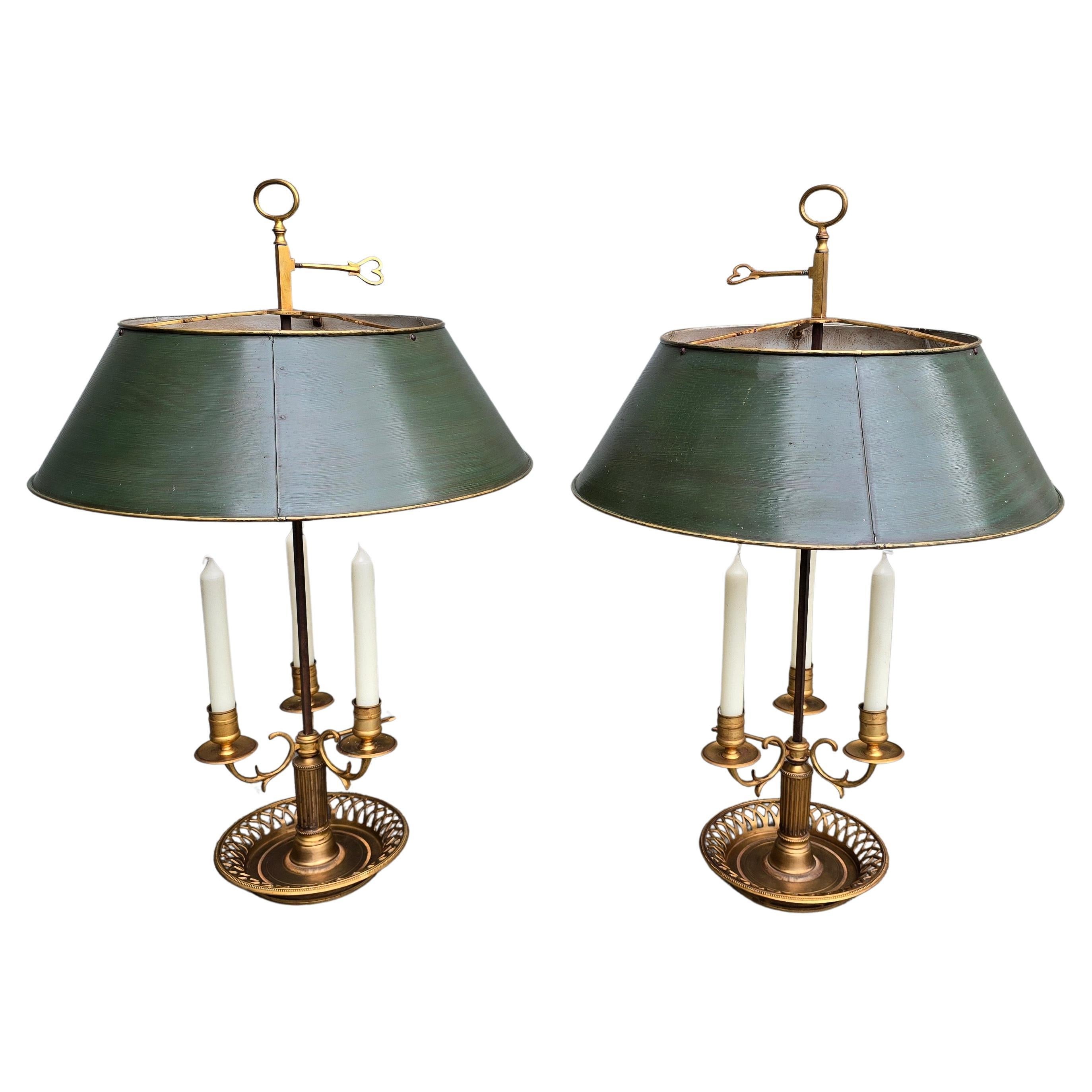 Rare Pair of 19th Century French Bouillotte Candelabras in Gilt Bronze with Adjustable Green Tole Shades – Wabi-Sabi Elegance

An exceptionally rare and completely original pair of 19th-century French Bouillotte candelabras, preserved in their